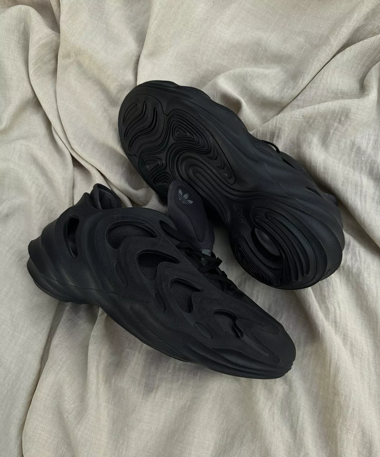 Adidas adipLus Q -all black 1