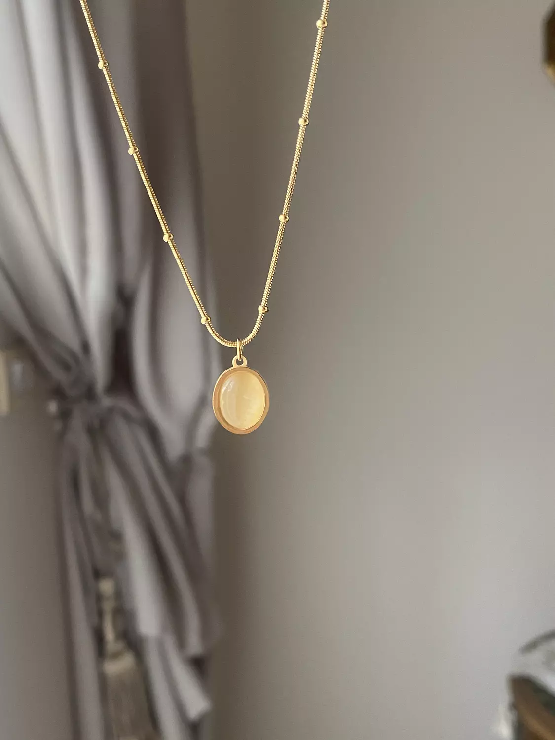 Stone brown necklace 