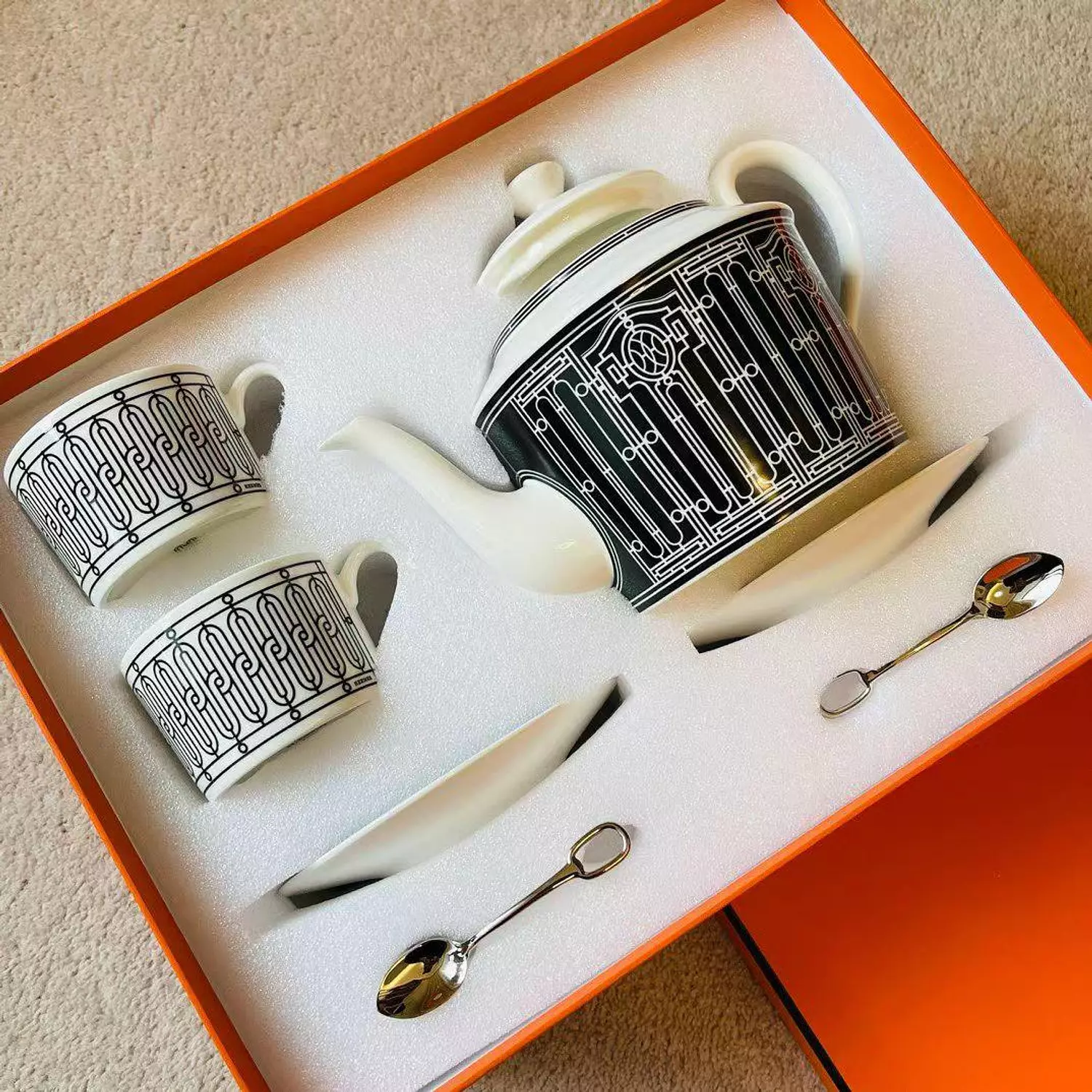Hermès Mosaique au 24 Platinum Tea Set. 9