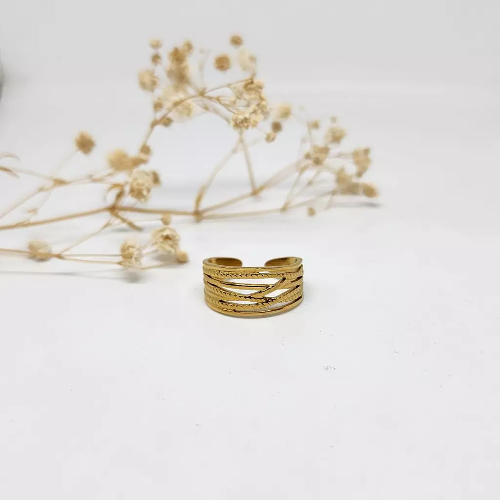 engraved layers ring