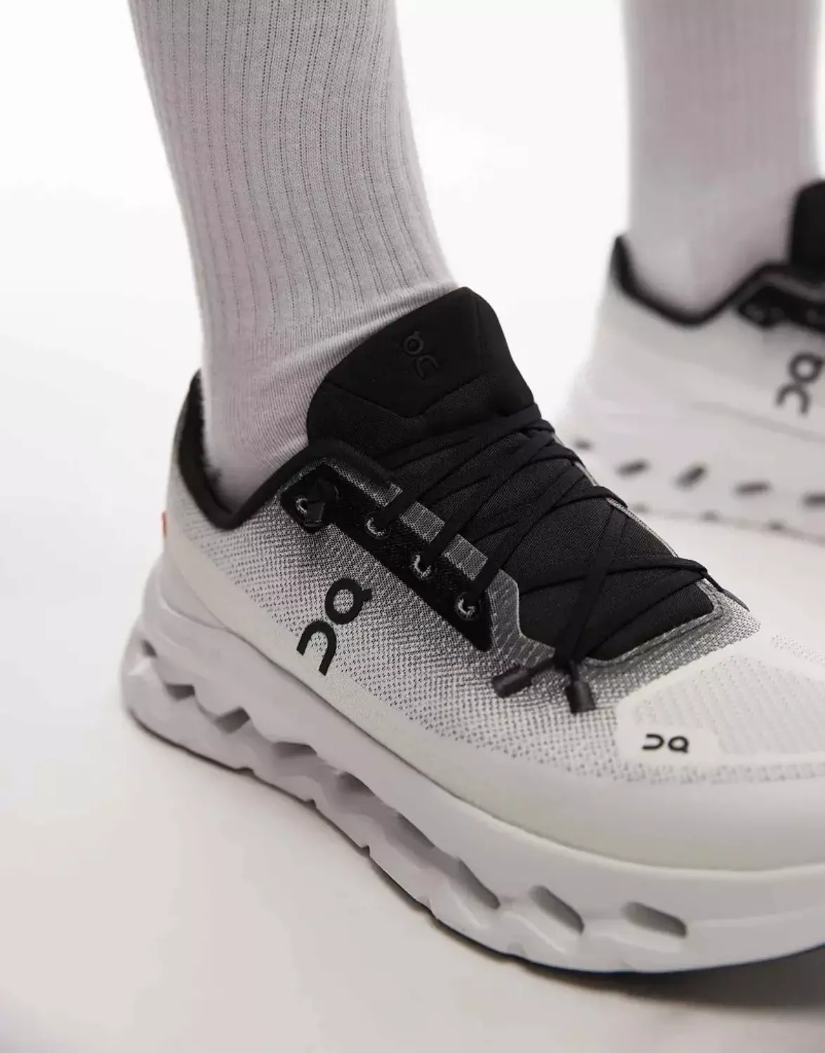 On Running Cloud tilt Black Ivory 1