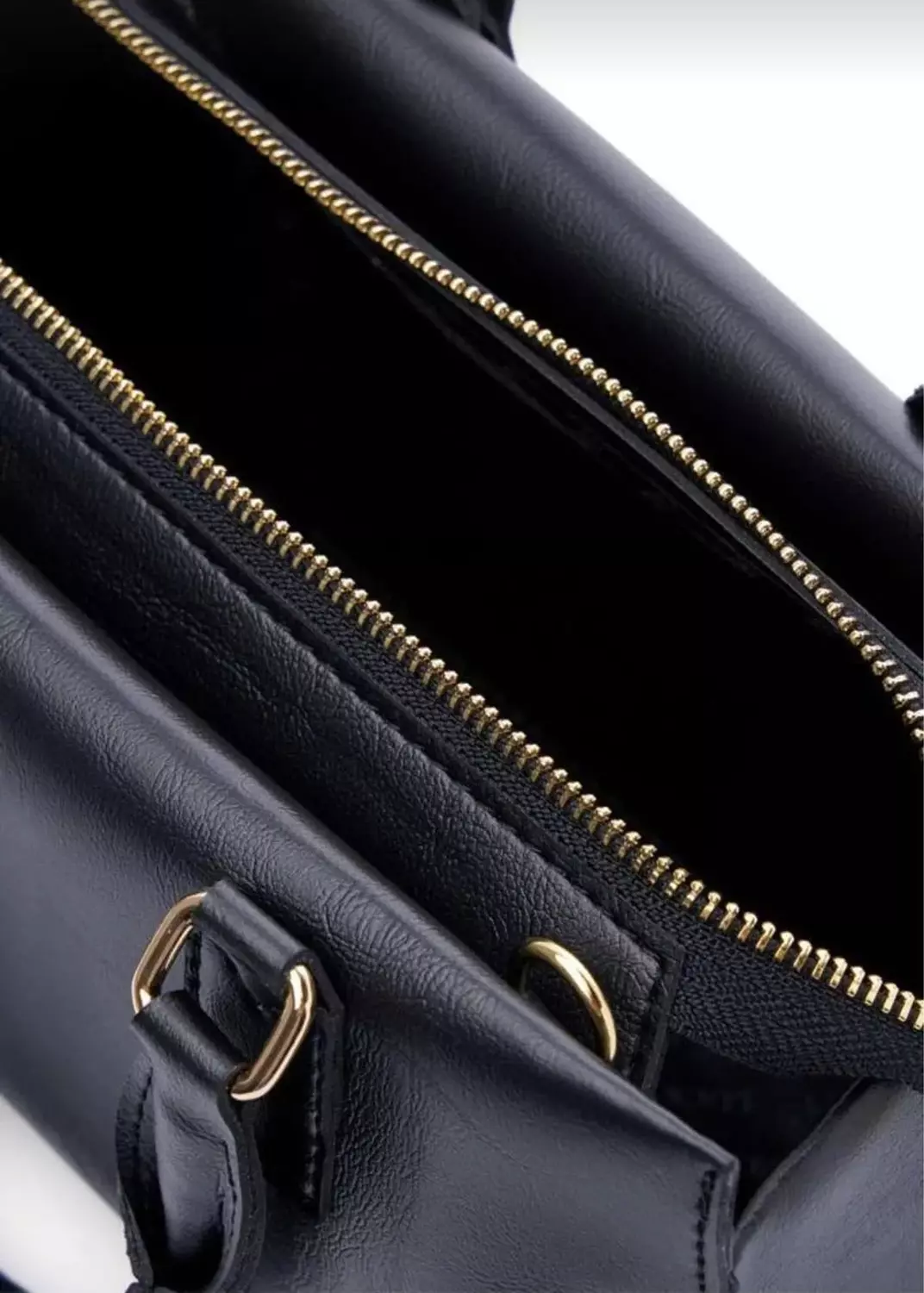 Black with chain label  5