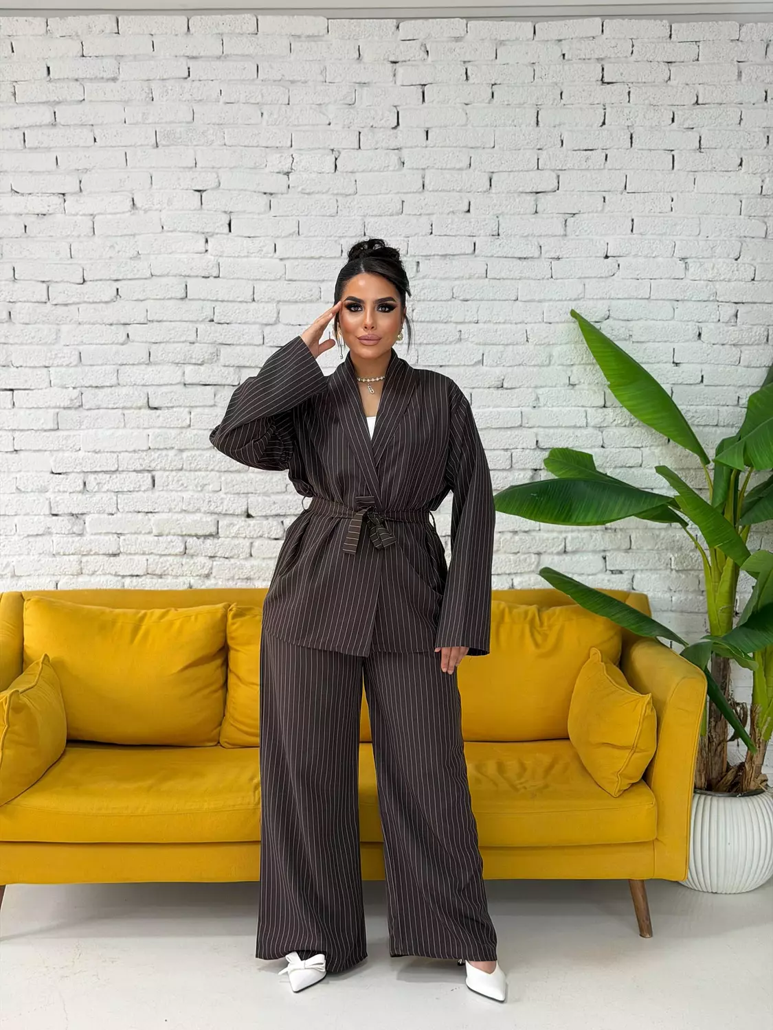 Contour Pinstripe Set In Dark Brown image