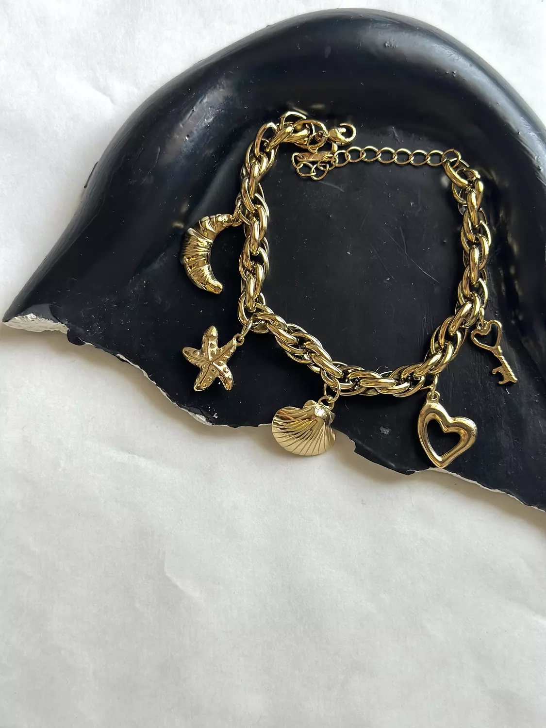 Crossiant Love Bracelet image