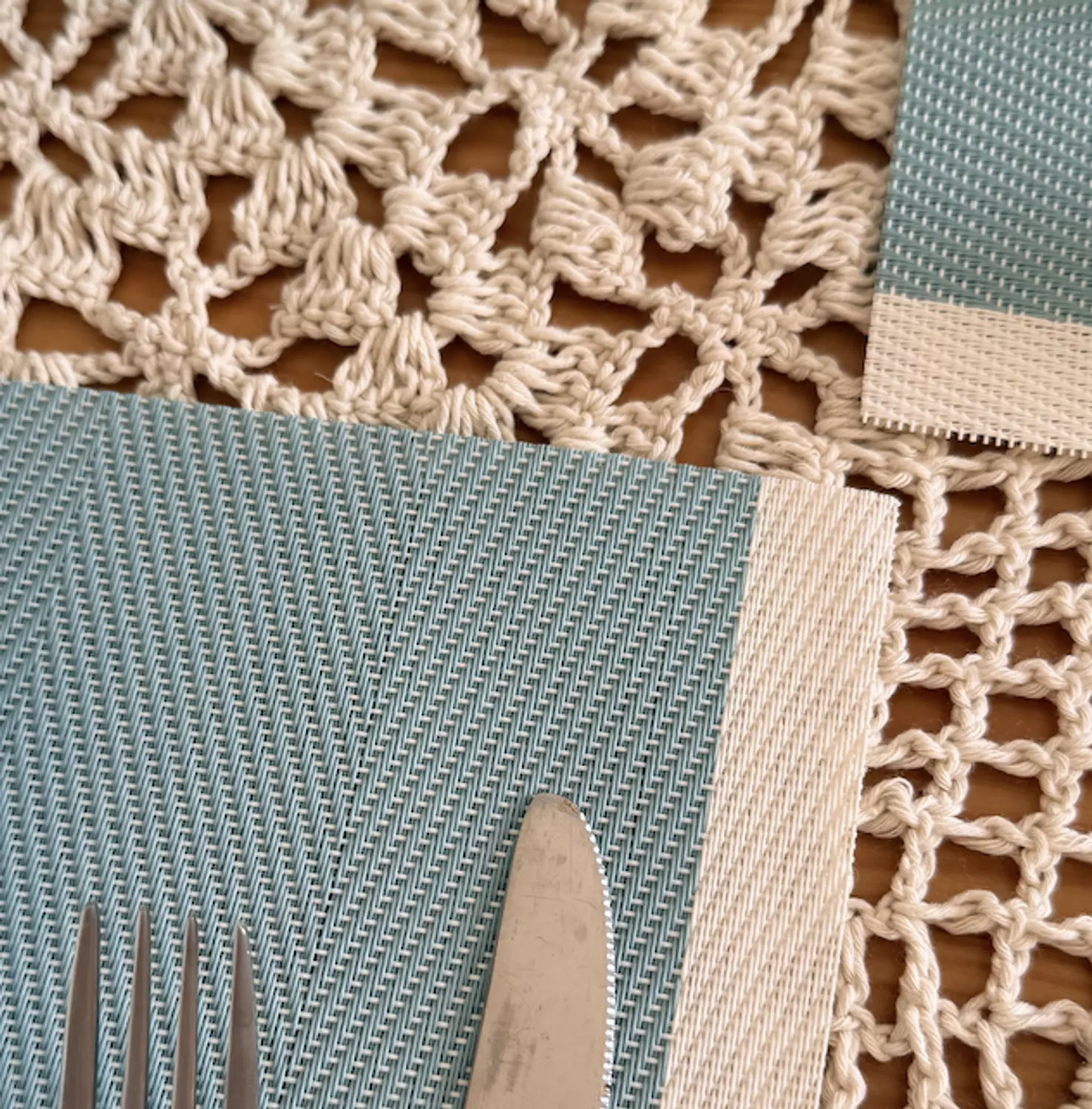Muted teal table mat with beige borders - Set of 6 1