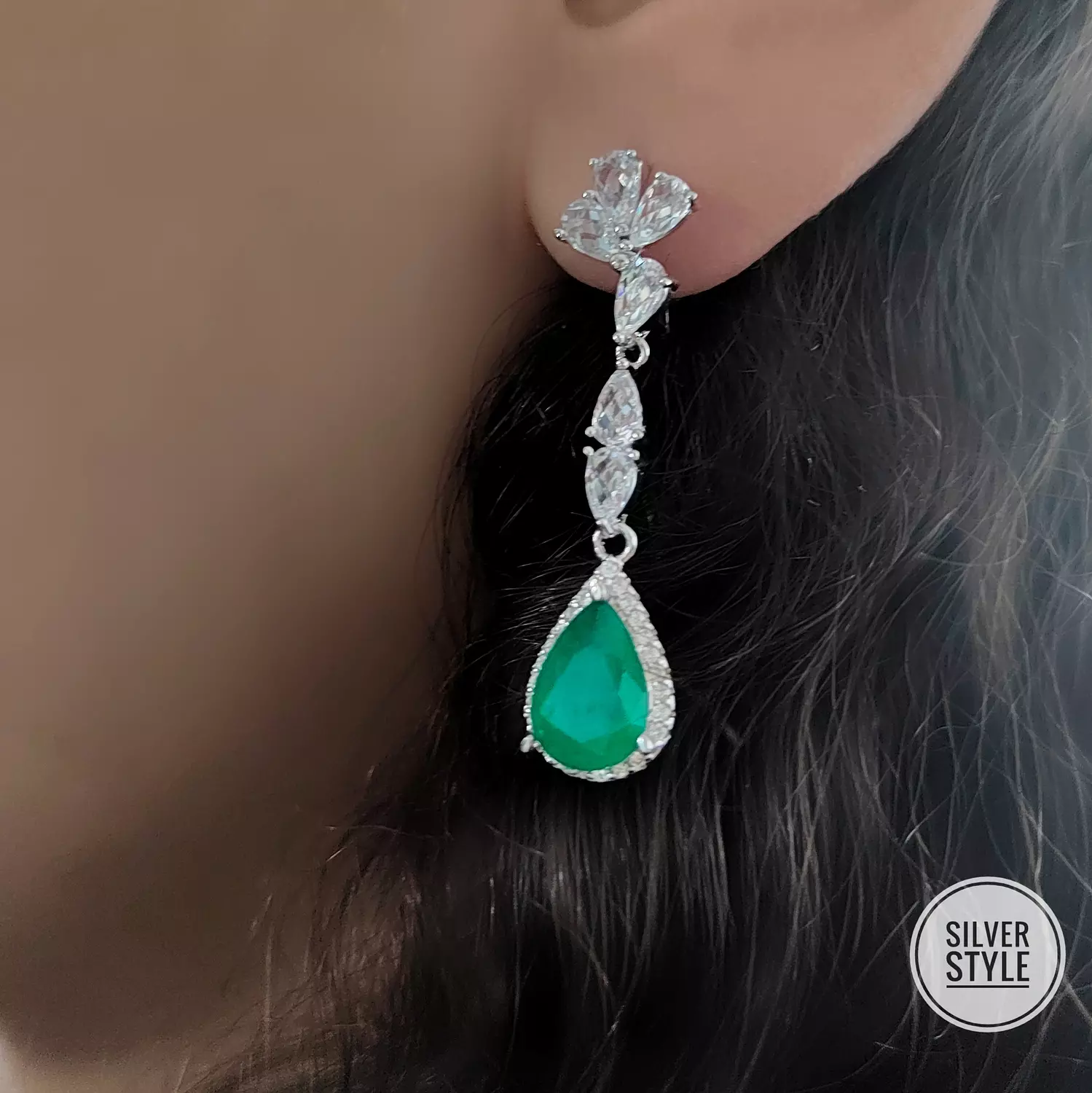Lustrous green Earrings  image