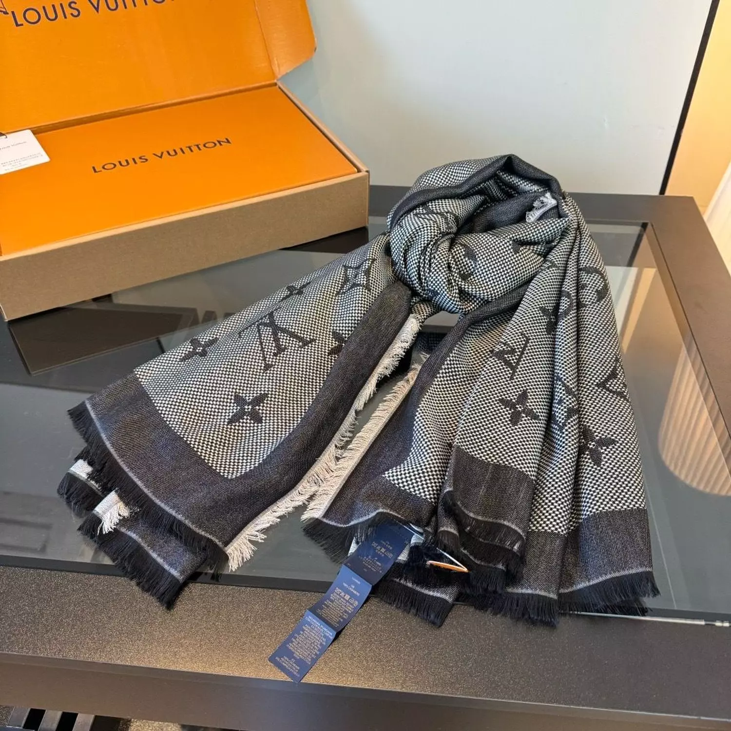 Lv scarf image