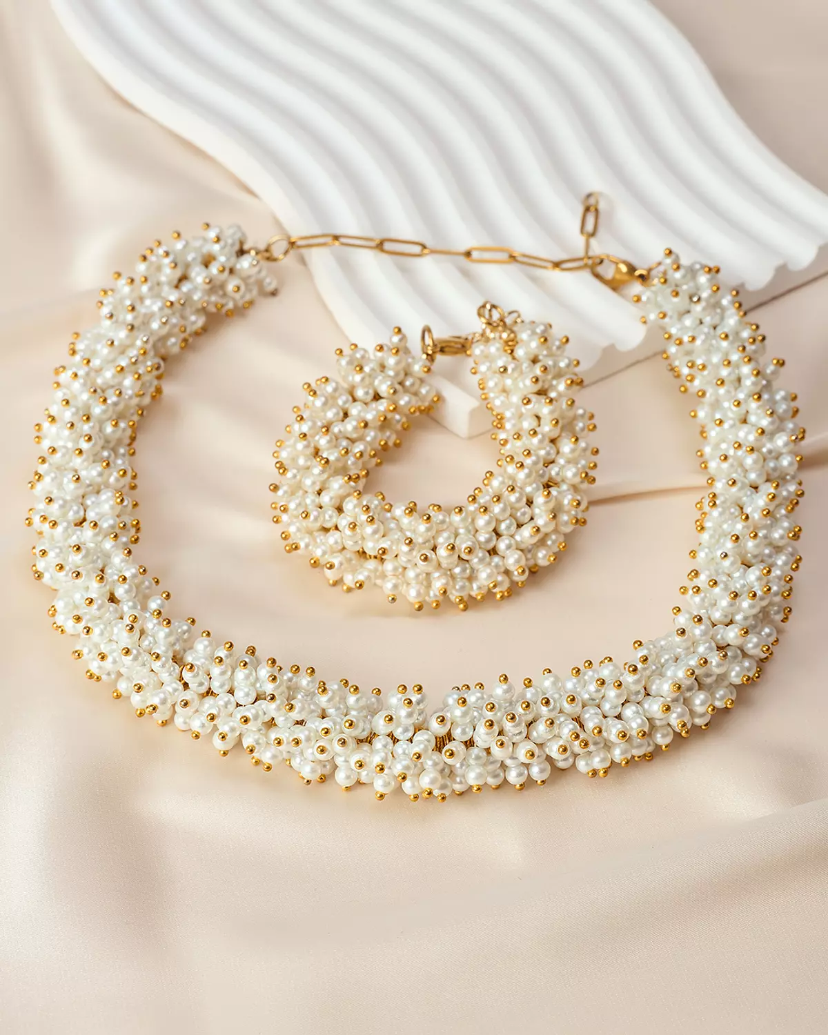 Shining pearls image