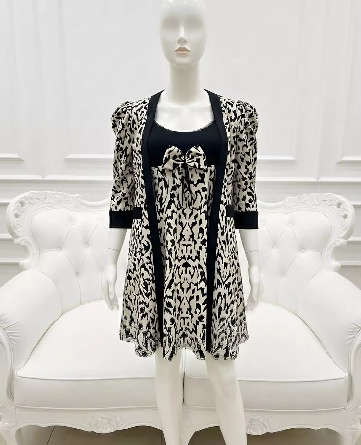 2-Piece Soft Velvet Robe & Chemise 2