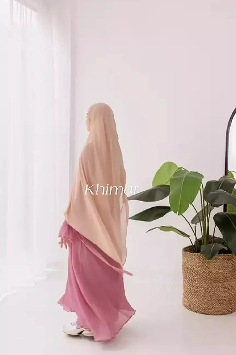 <p></p><h3 style="text-align: justify"><br>Khimar</h3><p style="text-align: justify"><a target="_blank" rel="noopener noreferrer nofollow" href="/shop/Abayas"><span style="color: rgb(189, 161, 150)">shop now ⇒</span></a></p>