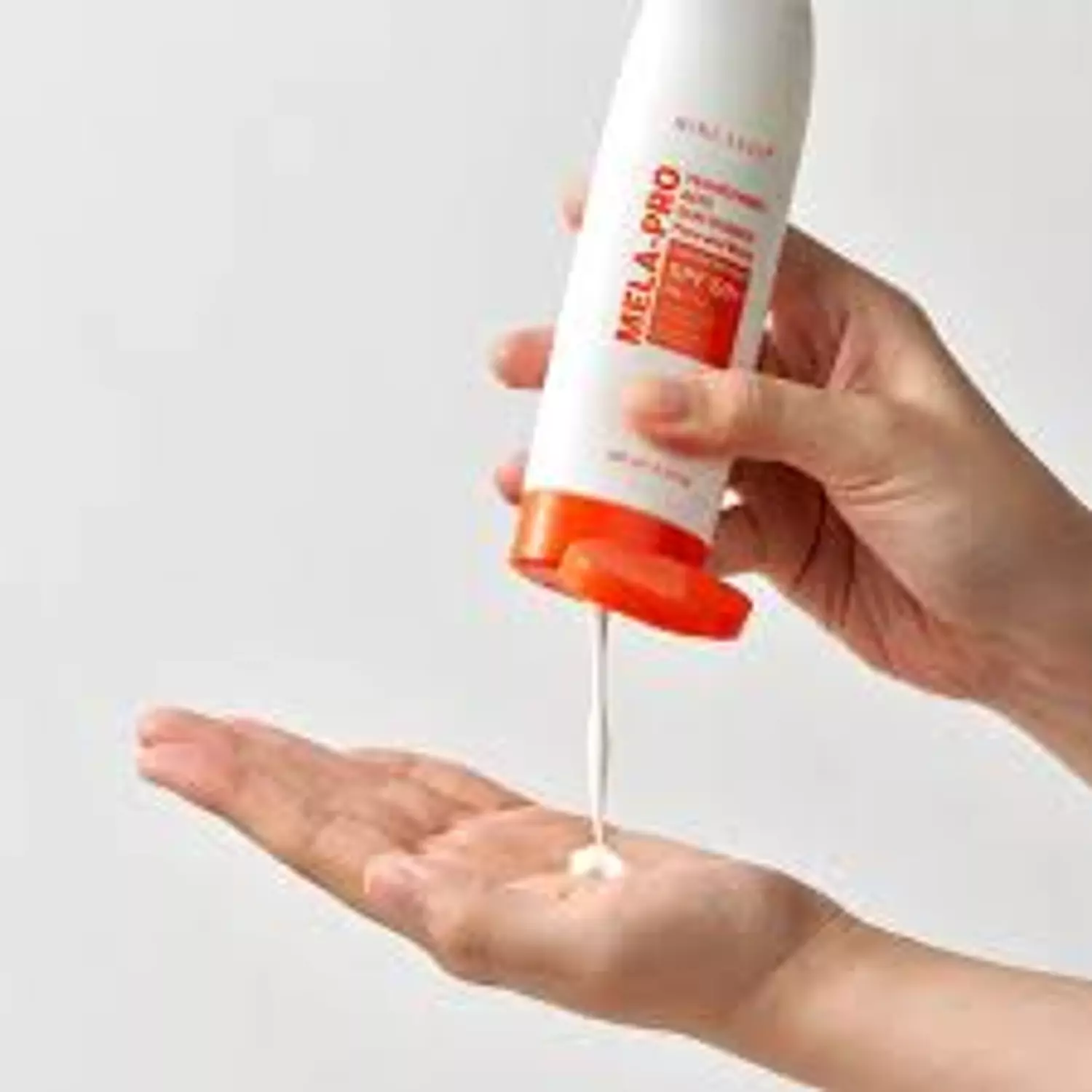 Nineless Mela-Pro Tranexamic Acid Sun Screen 100Ml hover image