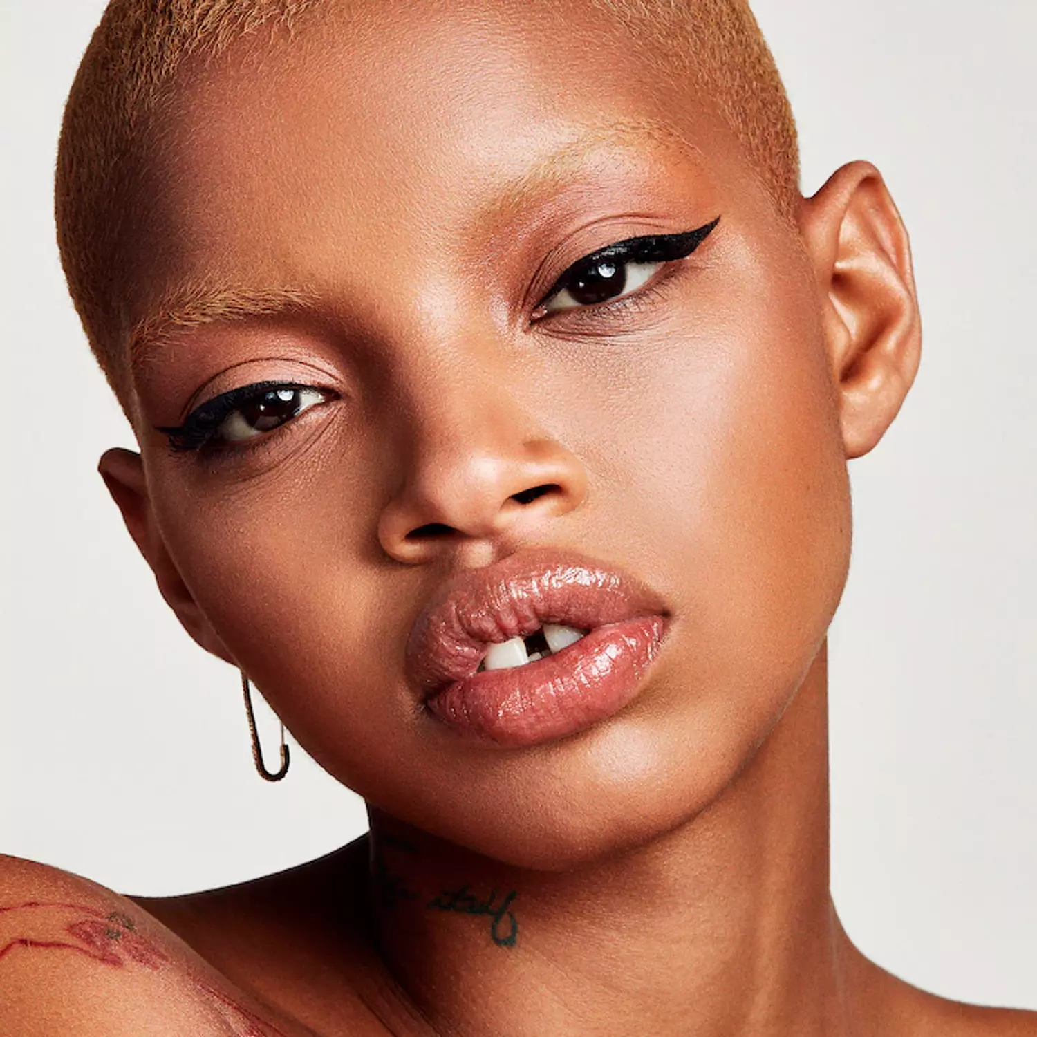 Fenty Beauty by Rihanna Flyliner Longwear Liquid Eyeliner 3