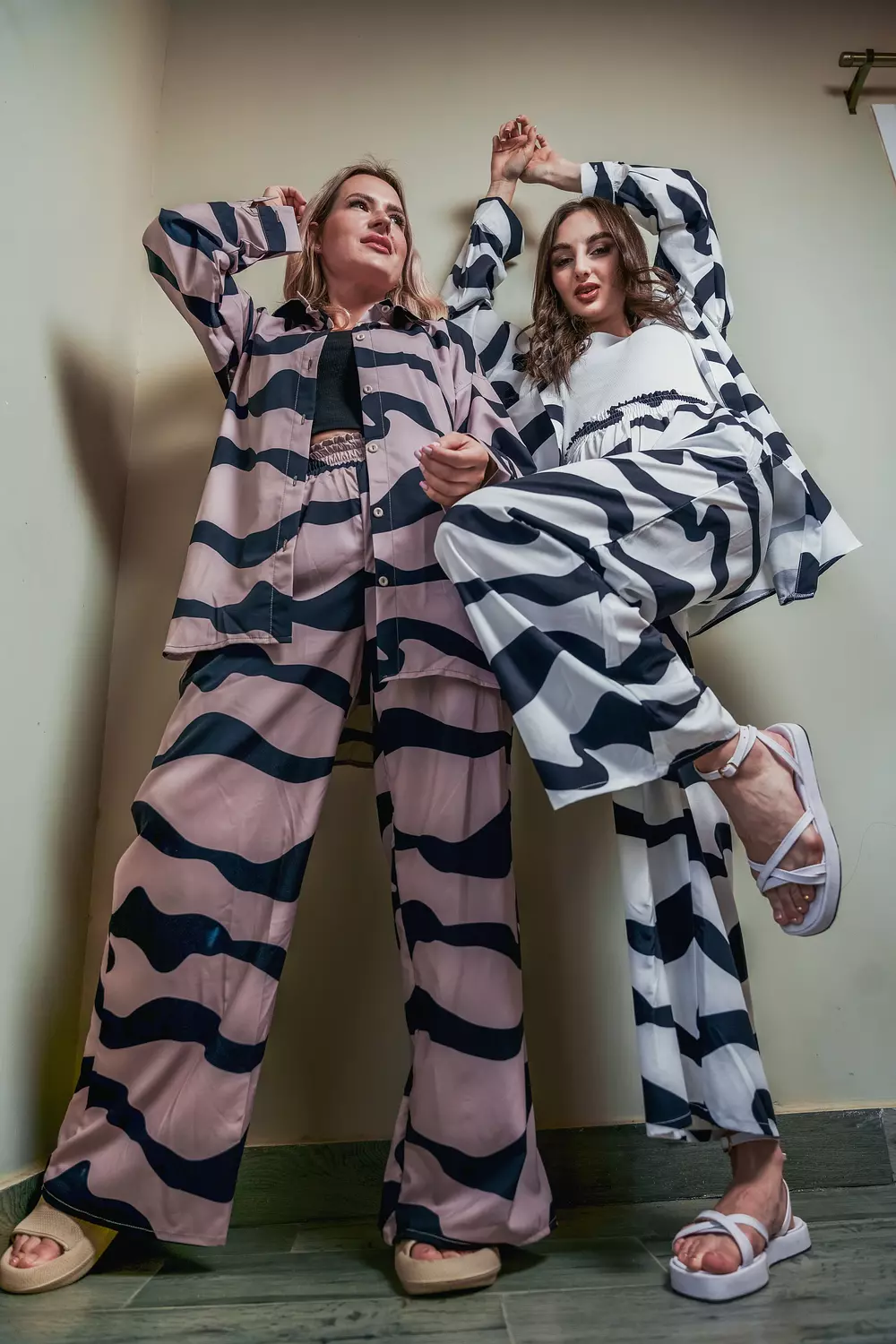 2-piece set  Pants, jacket - Black and white Tiger  4
