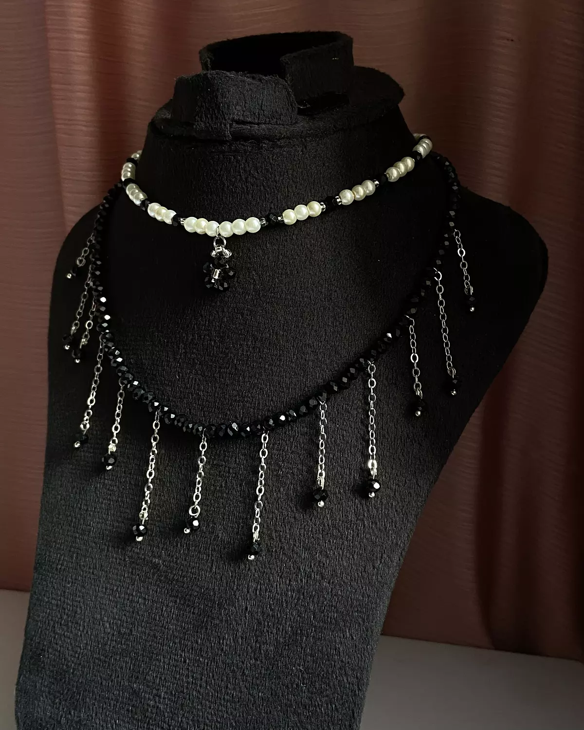 2 black necklaces , black crystal with white pearls ✨ 1