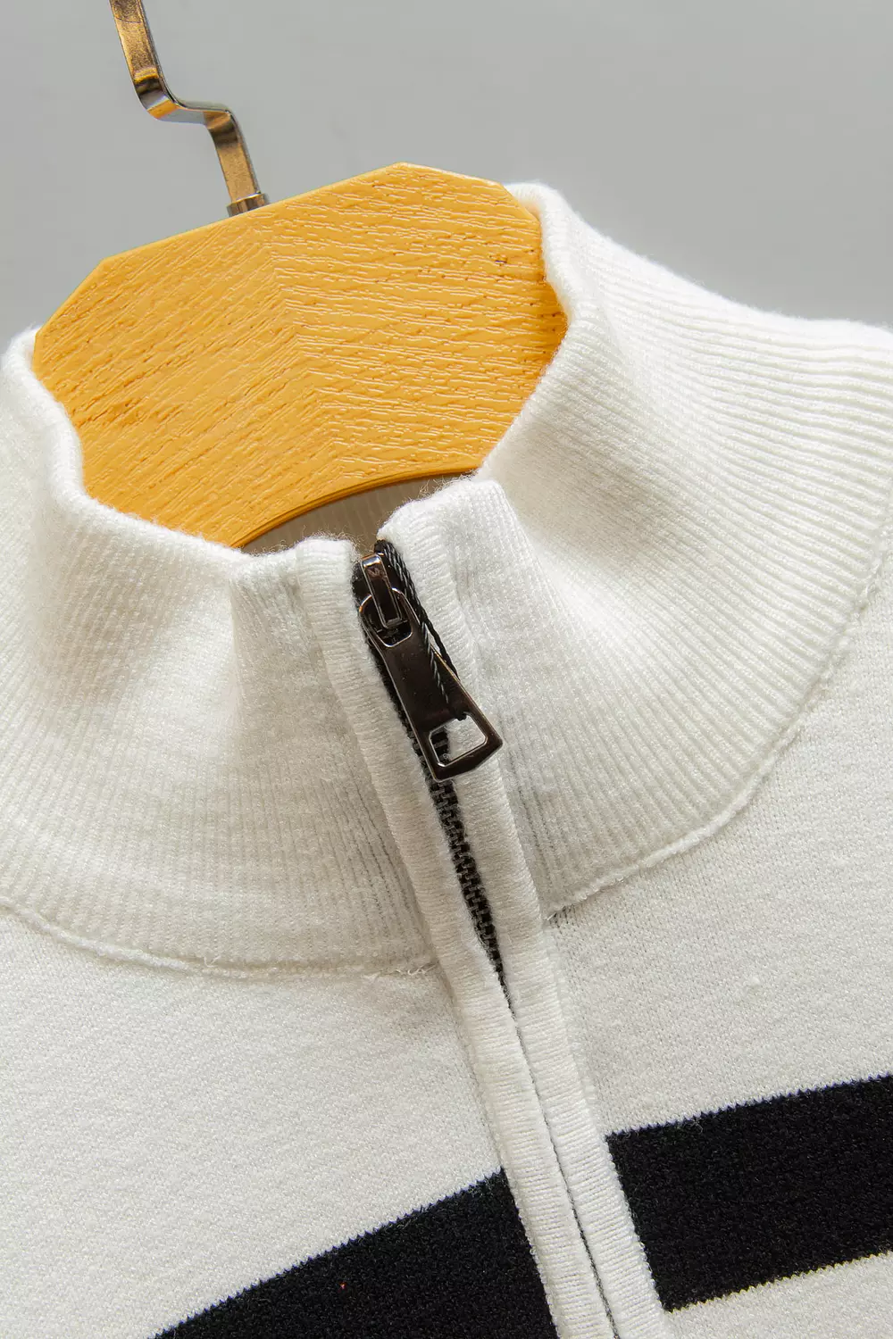 PRADA QUARTER ZIPPER / 1502 hover image