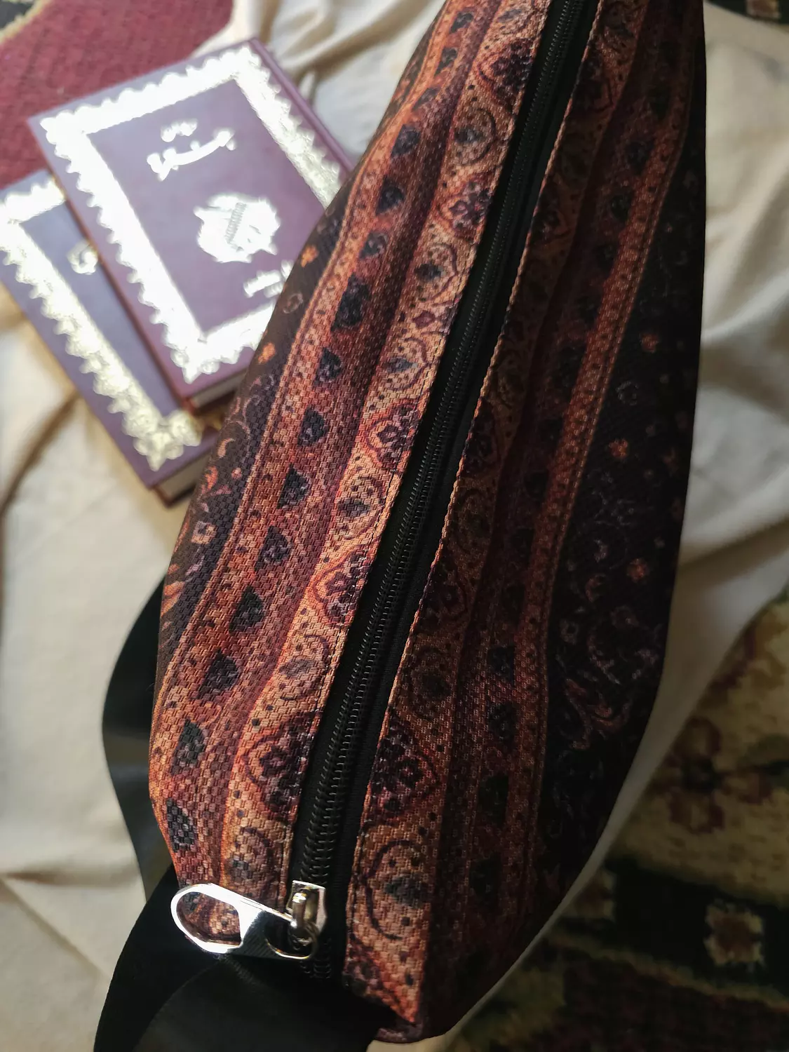 فتى يخوض غِمار الحرب/كروس hover image