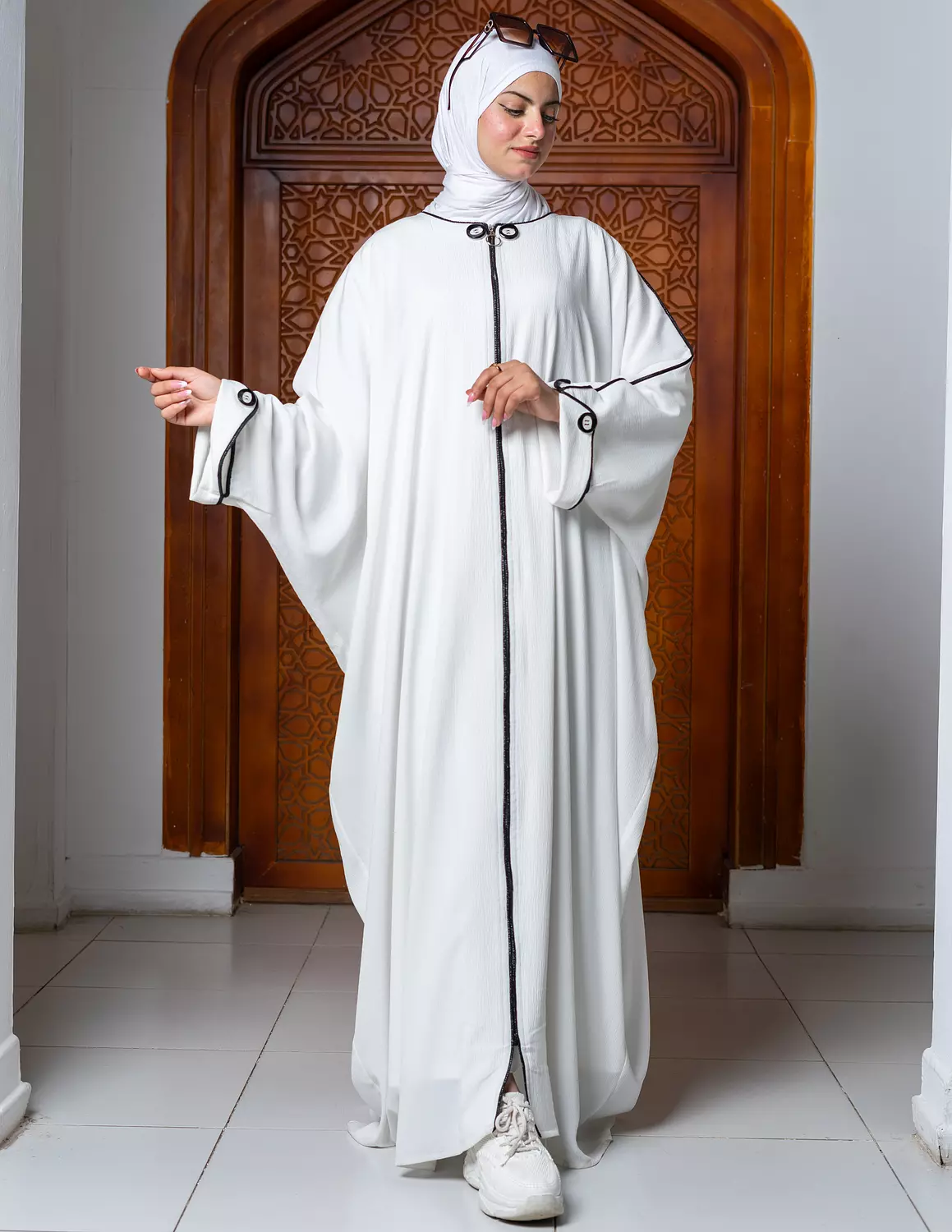 Blesse buttons abaya image