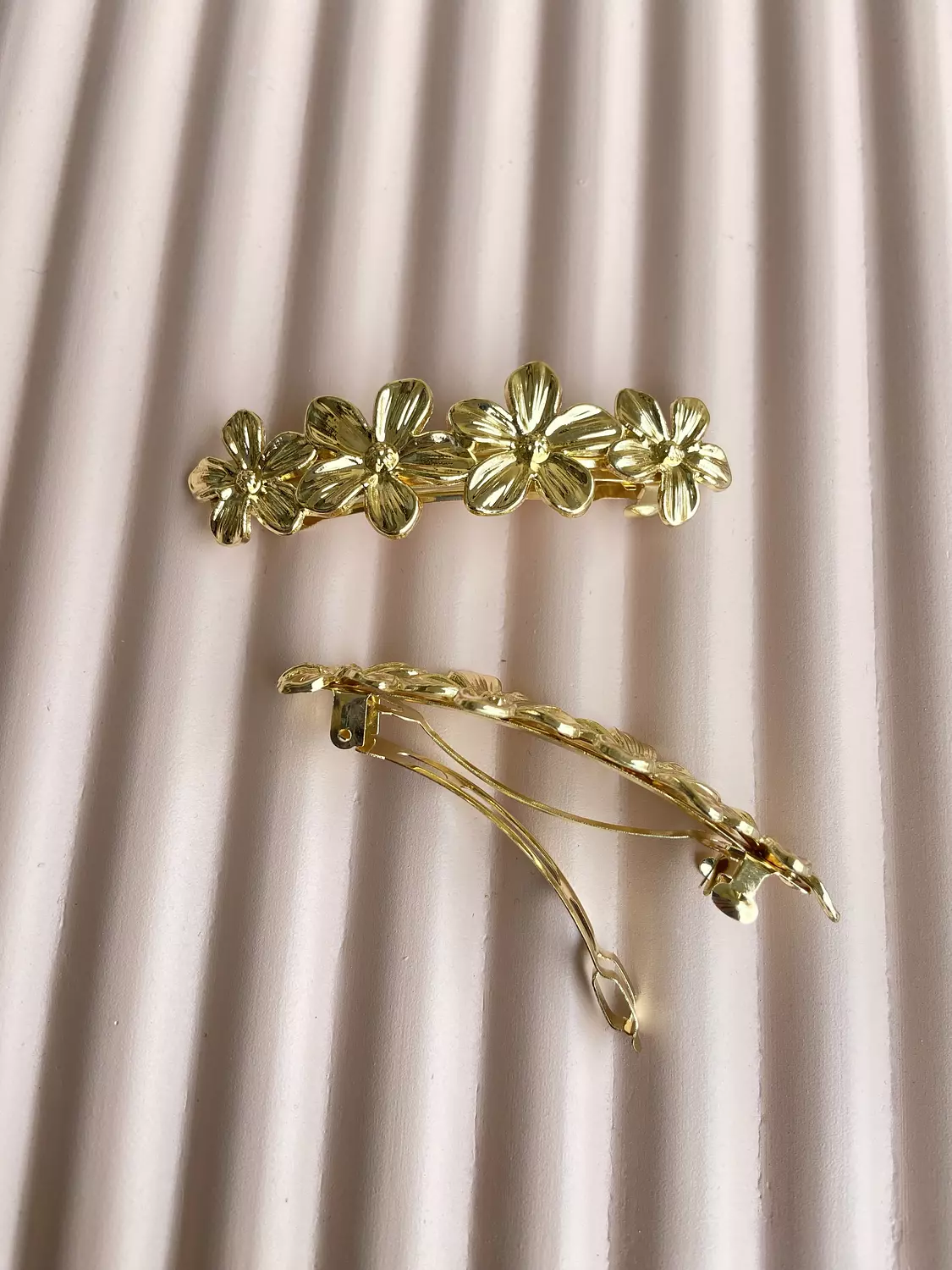 Flower clips 1
