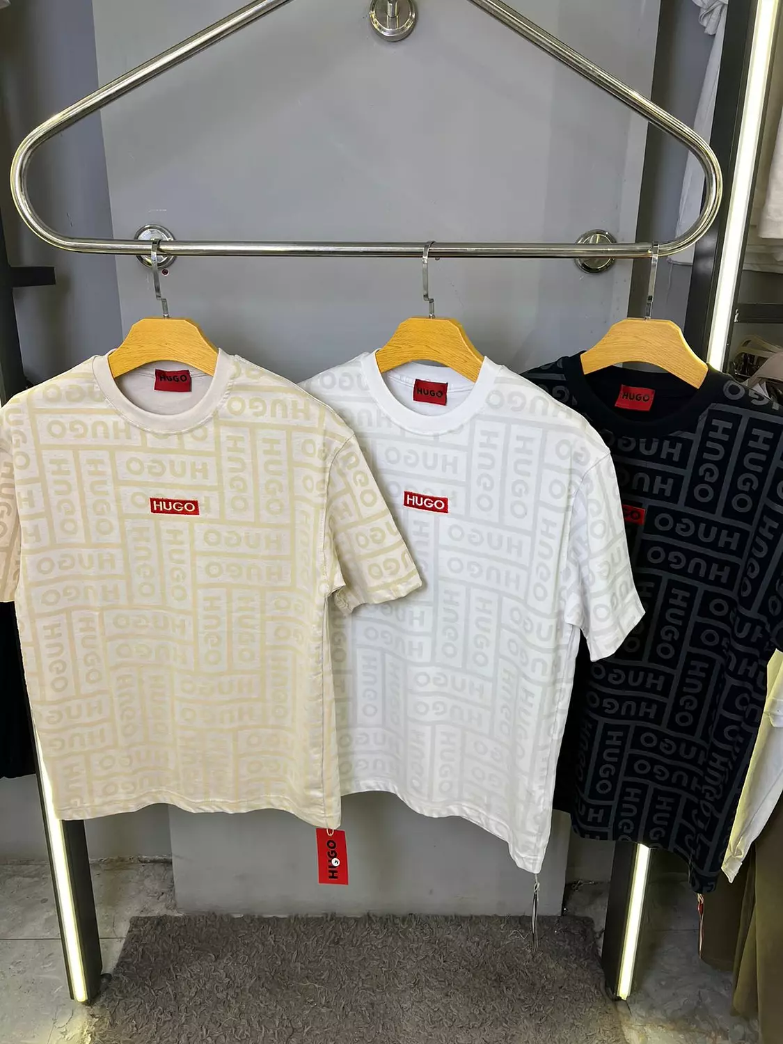 HUGO BOSS TSHIRT / 1376 9