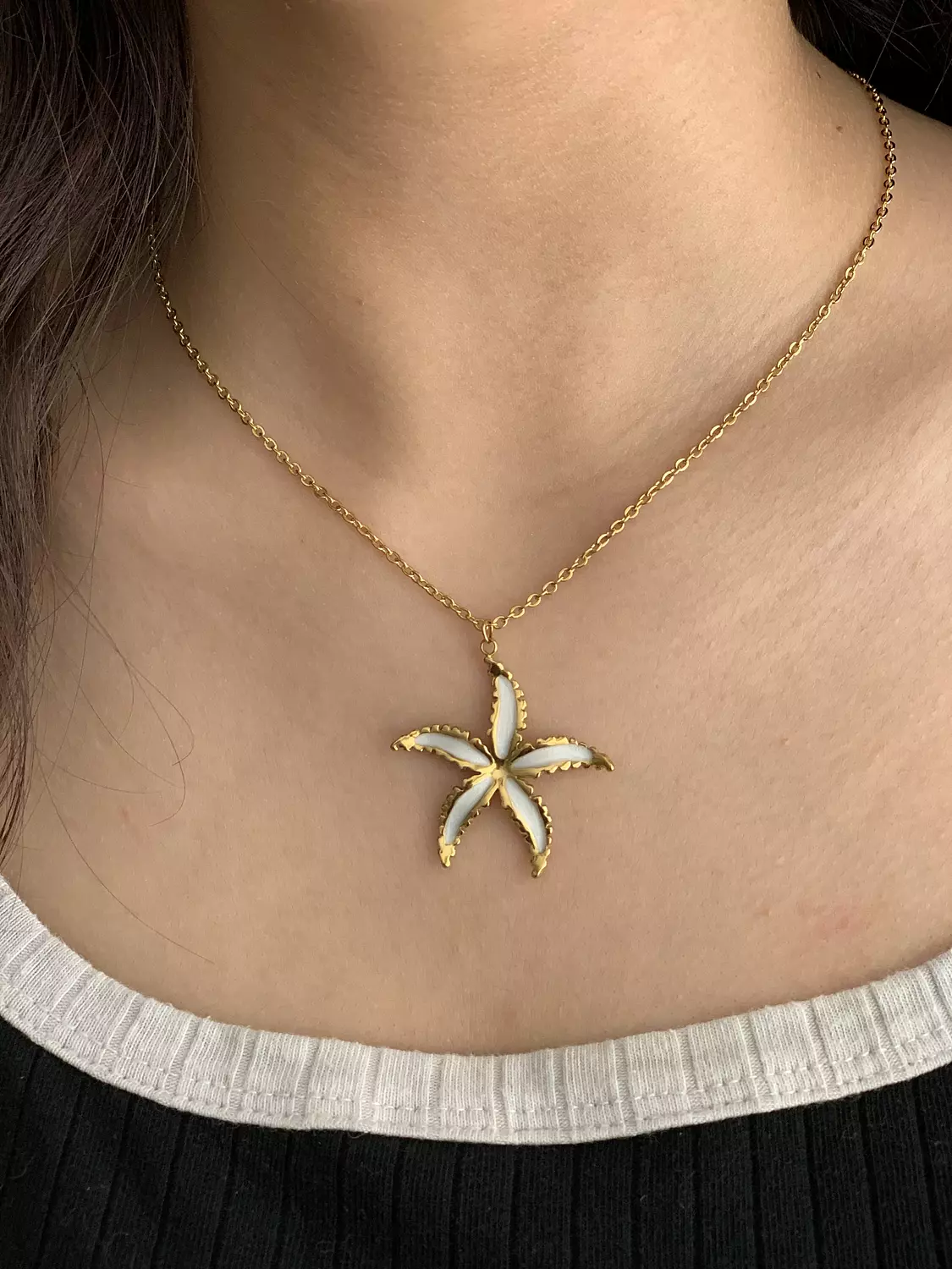 Liliz necklace image