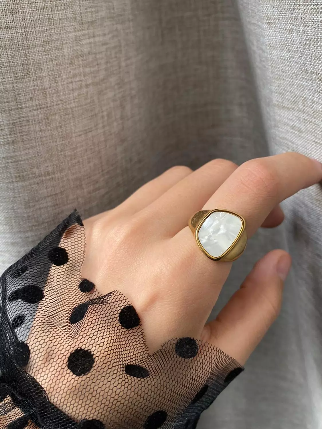 WHITE RING image