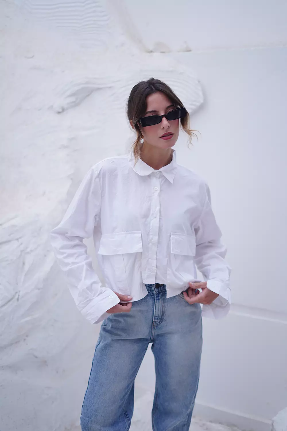 The white cropped shirt  image