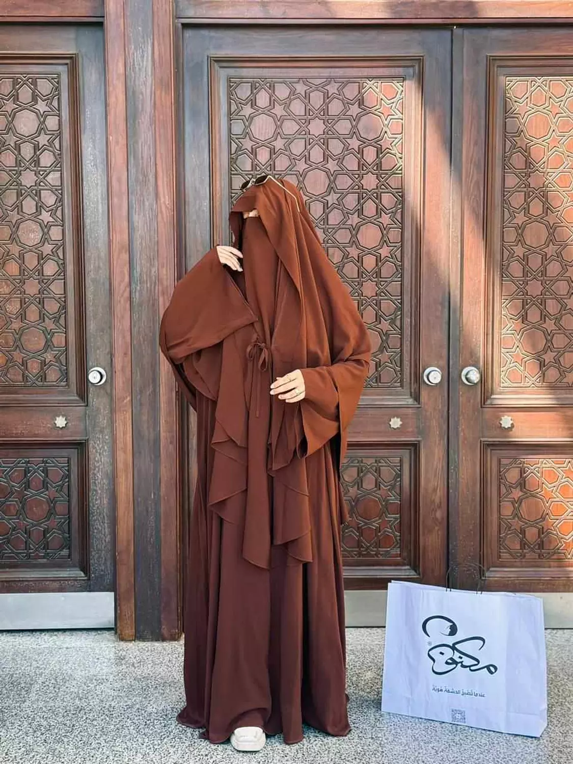 ثوب هُدْب hover image