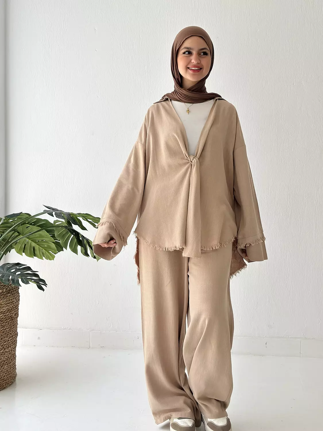 Front Knot Linen Set In Café image