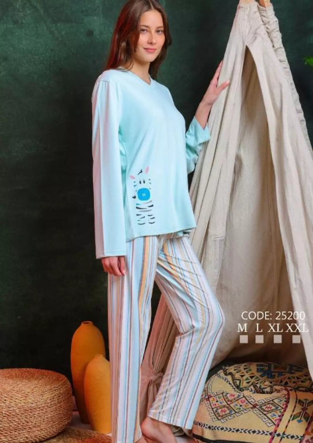 <p><strong><span style="color: rgb(0, 0, 0)">Light blue pajamas with sleeves and striped pants</span></strong></p>