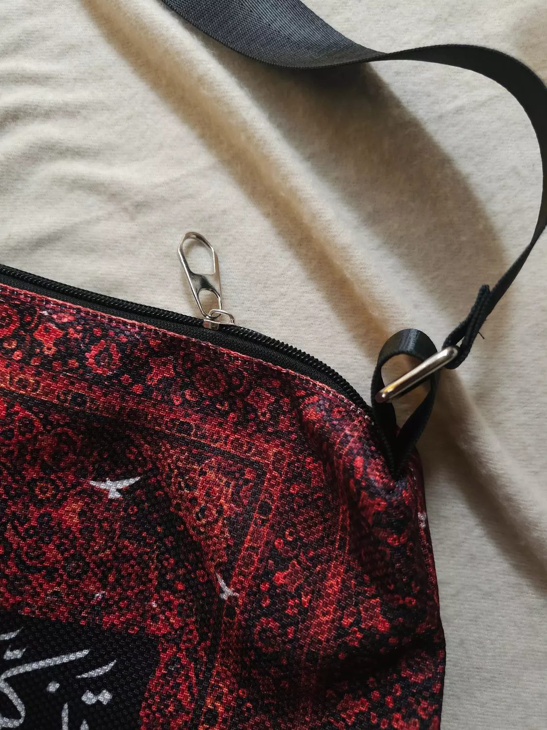 تذكر بأنك حر طليق/كروس hover image