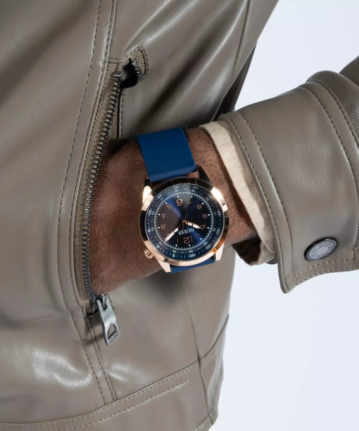 GUESS MAX Mens Blue Rose Gold Tone Analog Watch Blue Silicone Smooth Strap 7