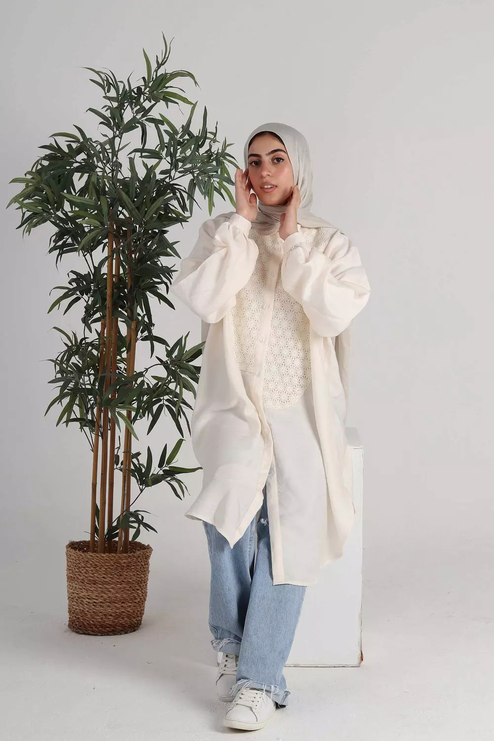 Oversized White Shirt with Lace 7