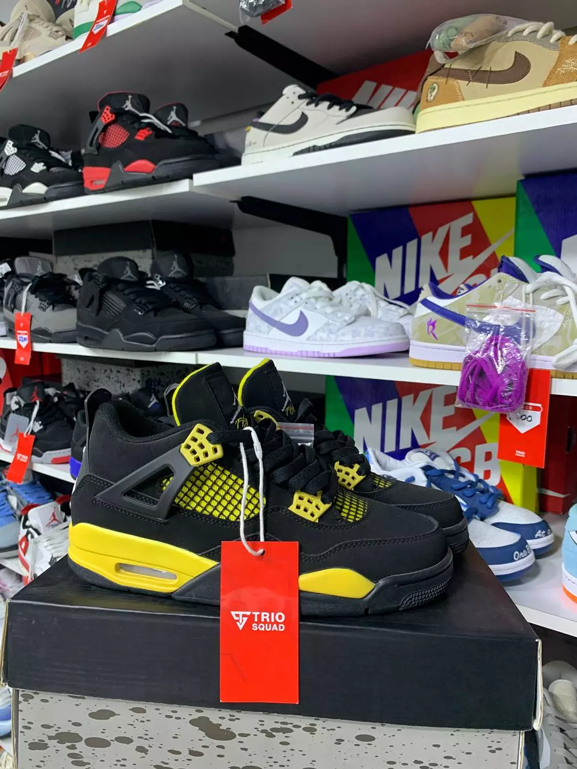 Nike Jordan 4 Retro Thunder 1