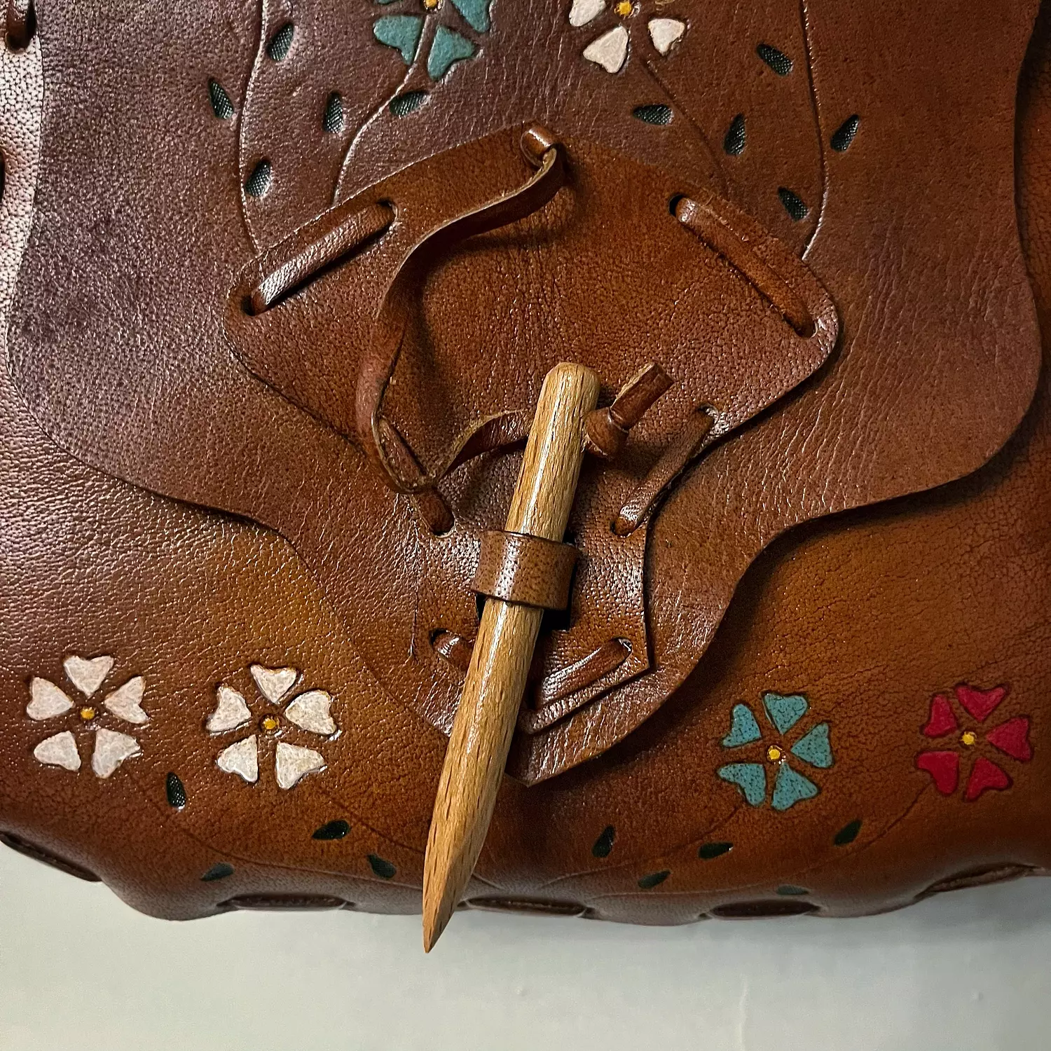 Hand painted flowers leather bag with wooden toggle clasp 2