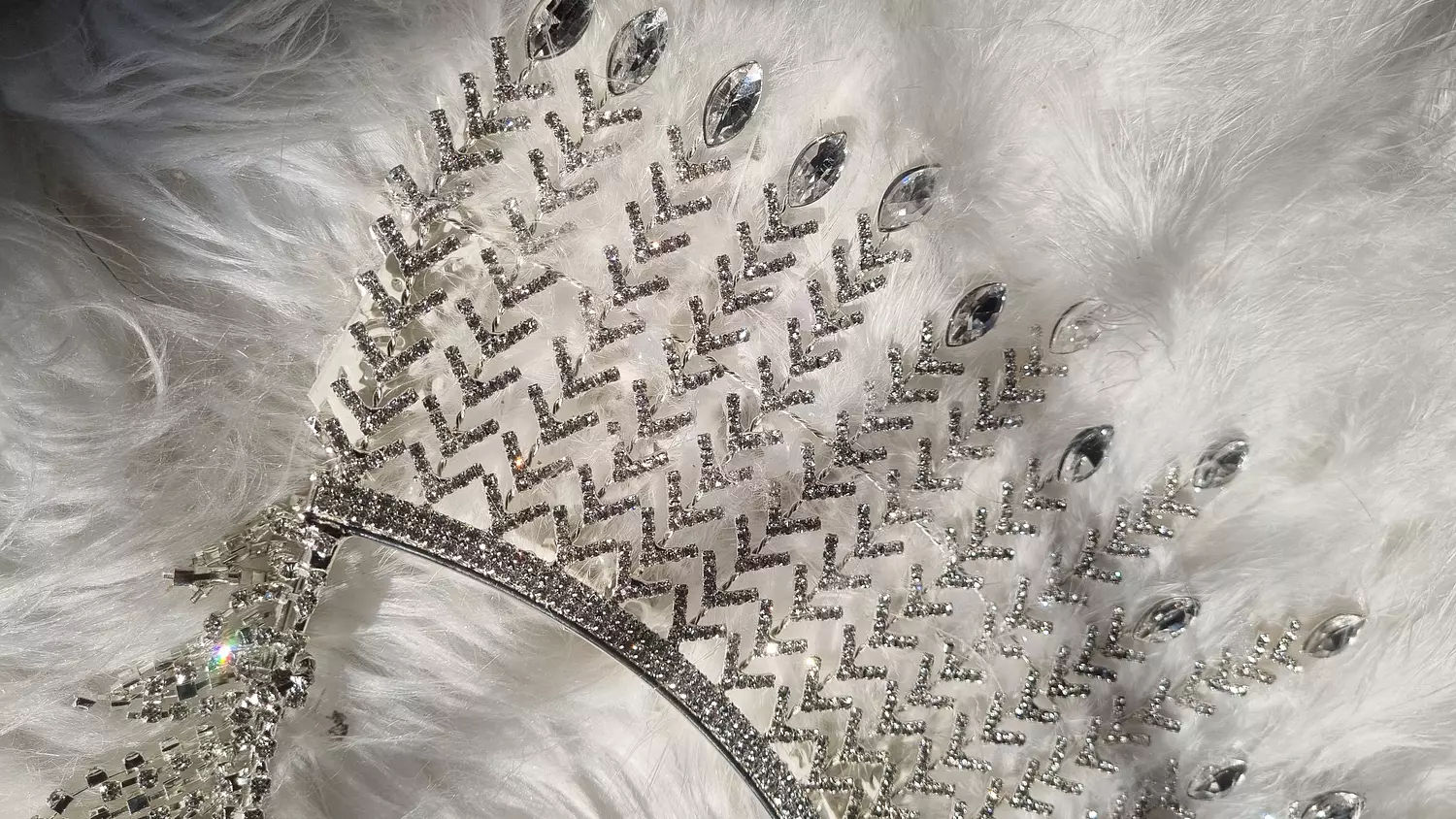 Royal Bridal Fan 2 3