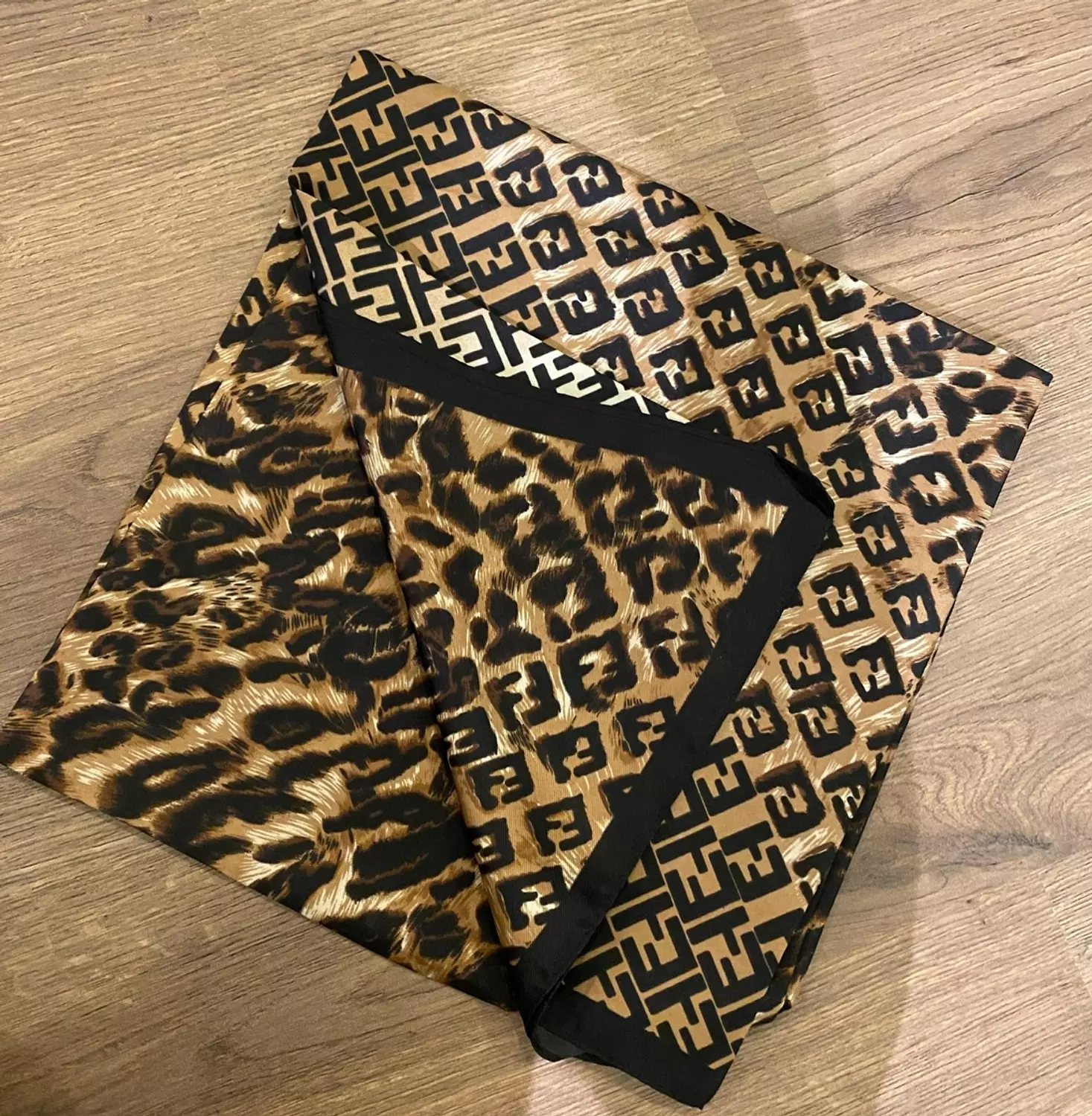 squar satan scarf 2