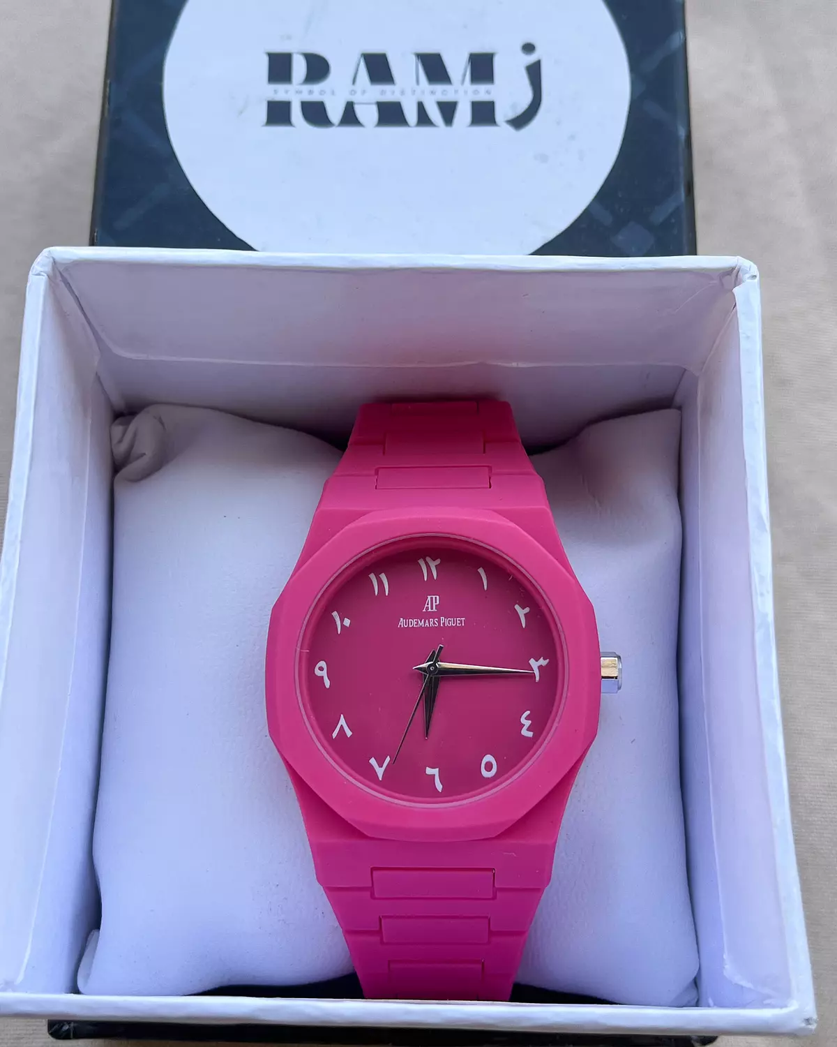 Female carbon hover image