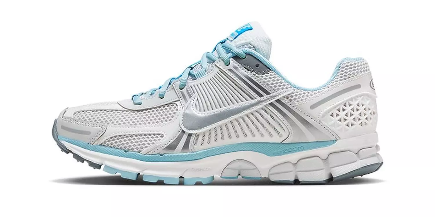 Nike Air Zoom Vomero 5 white and light blue unisex image