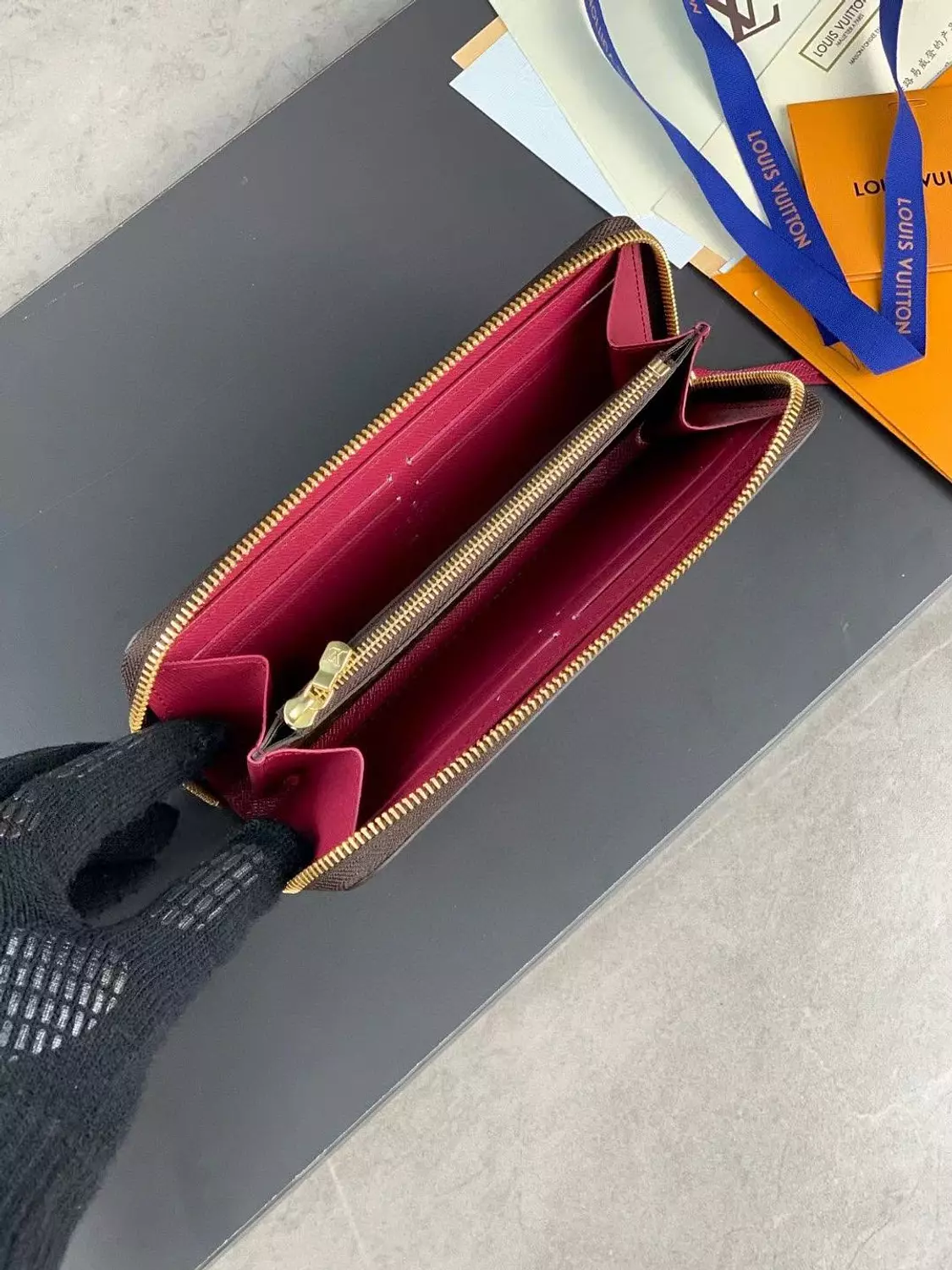 Lv wallet 2
