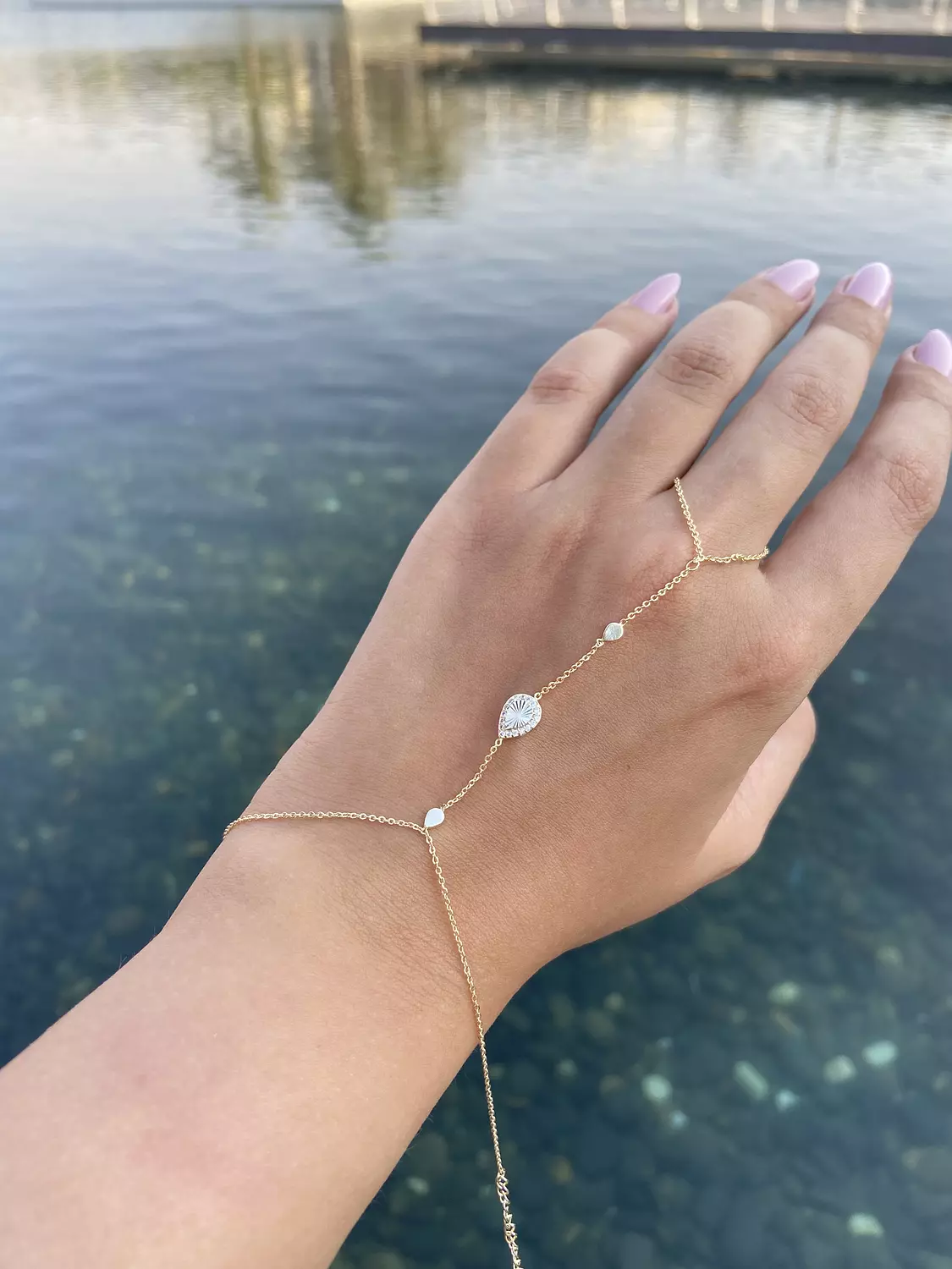 Oval handchain image