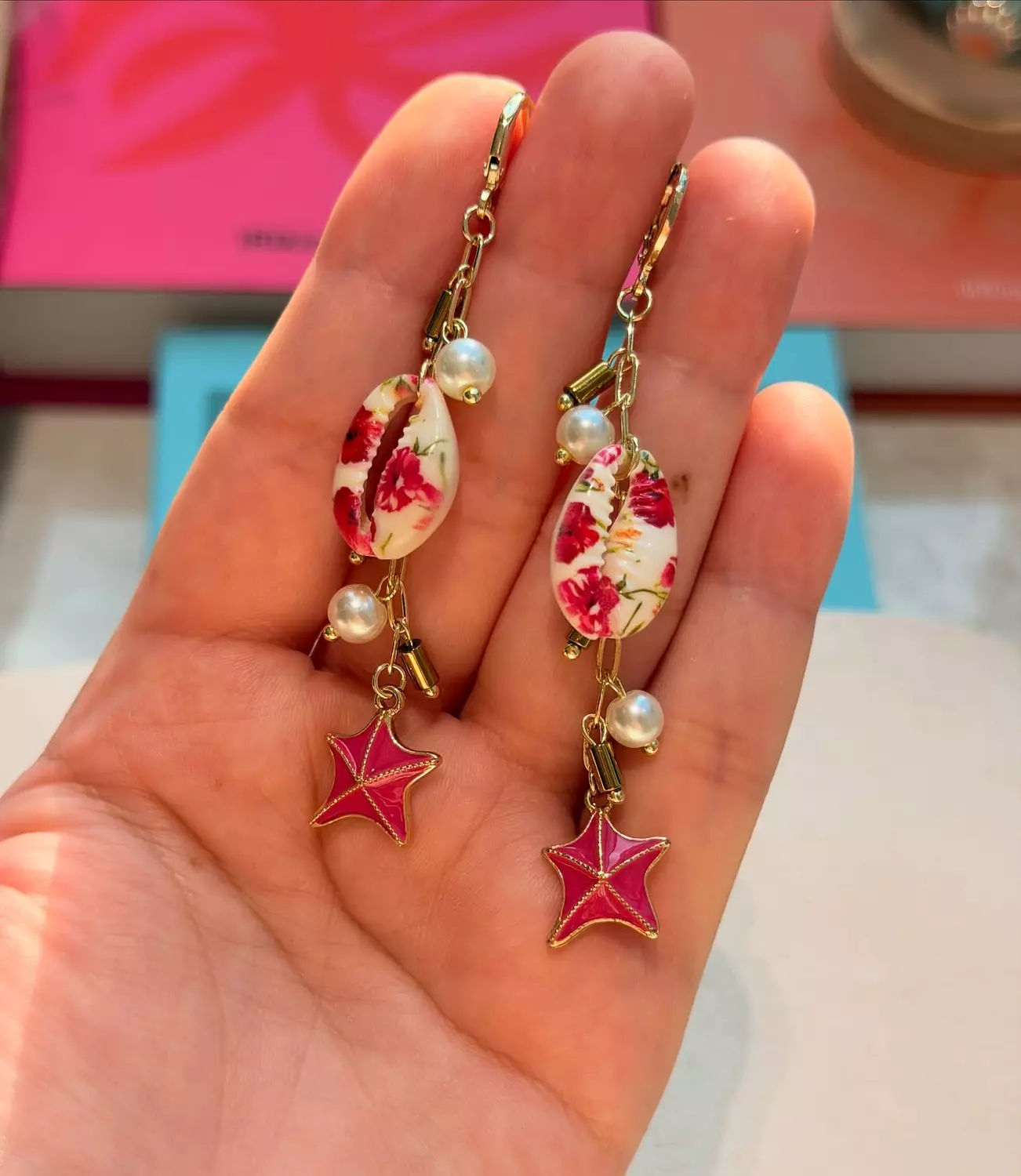 Pinkie Shells Earrings image