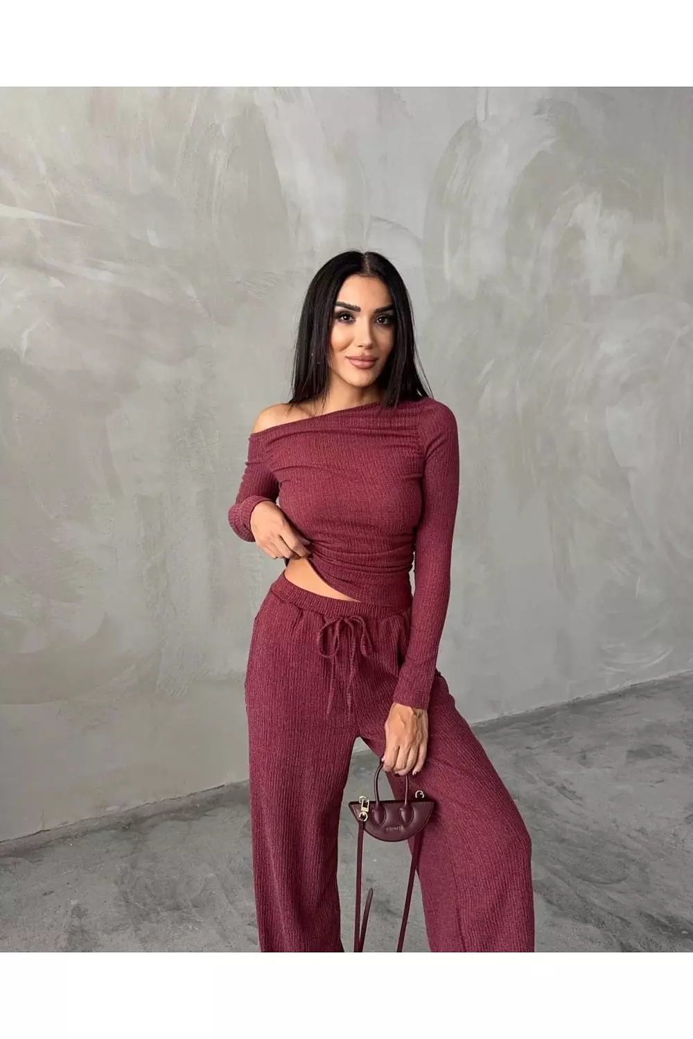 Crinkled Off-Shoulder Stretch Knit Set   4