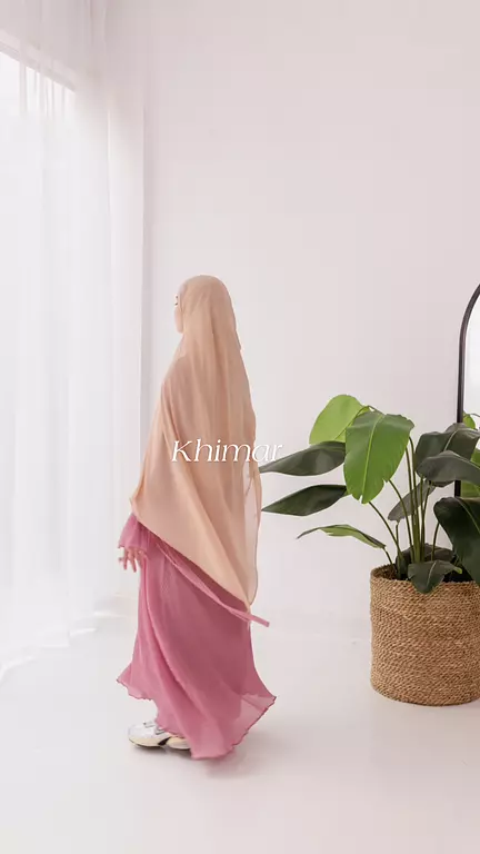 <p></p><h3 style="text-align: justify"><br>Khimar</h3><p style="text-align: justify"><a target="_blank" rel="noopener noreferrer nofollow" href="/shop/Abayas"><span style="color: rgb(189, 161, 150)">shop now ⇒</span></a></p>
