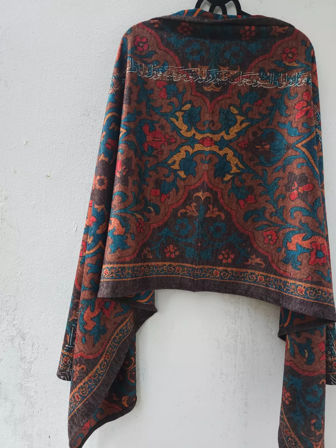 صَبورٌ ولو لَم تبقَ مِنّي بَقِيَّةٌ/صوف hover image