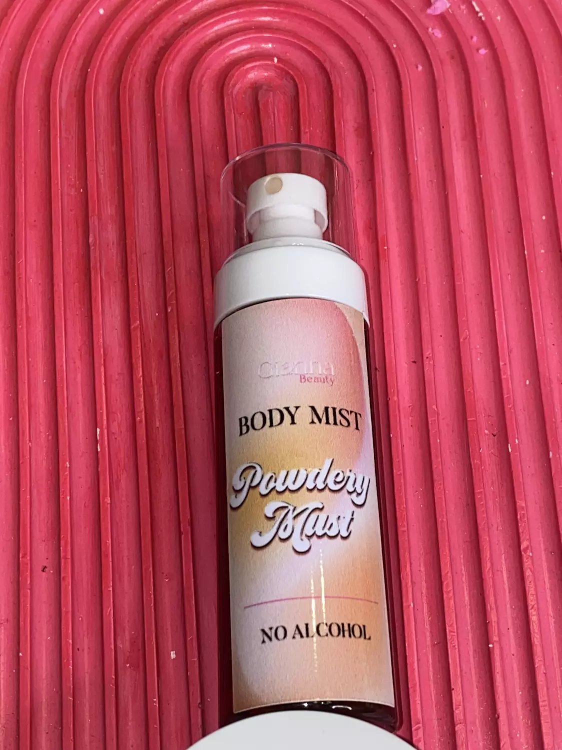 Powdery musk body mist image