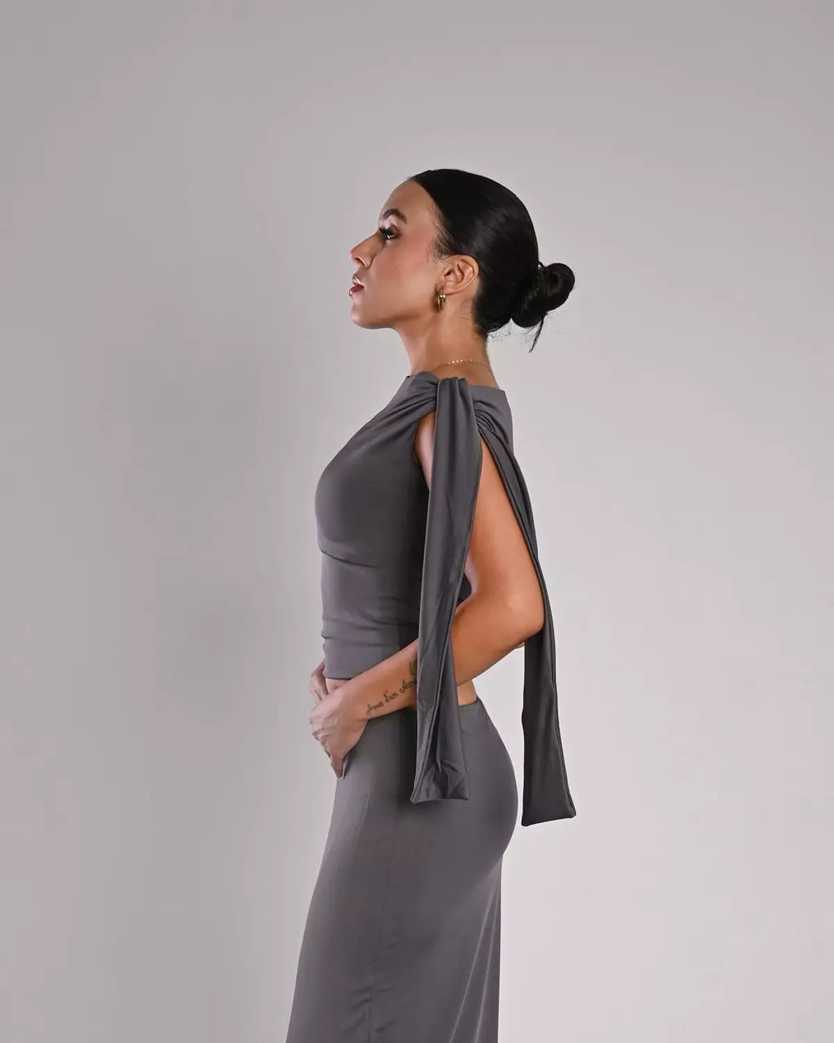 Knotted top in charcoal 2