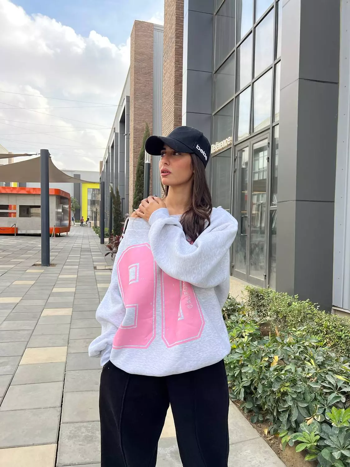 hoodie off shoulder 90  3