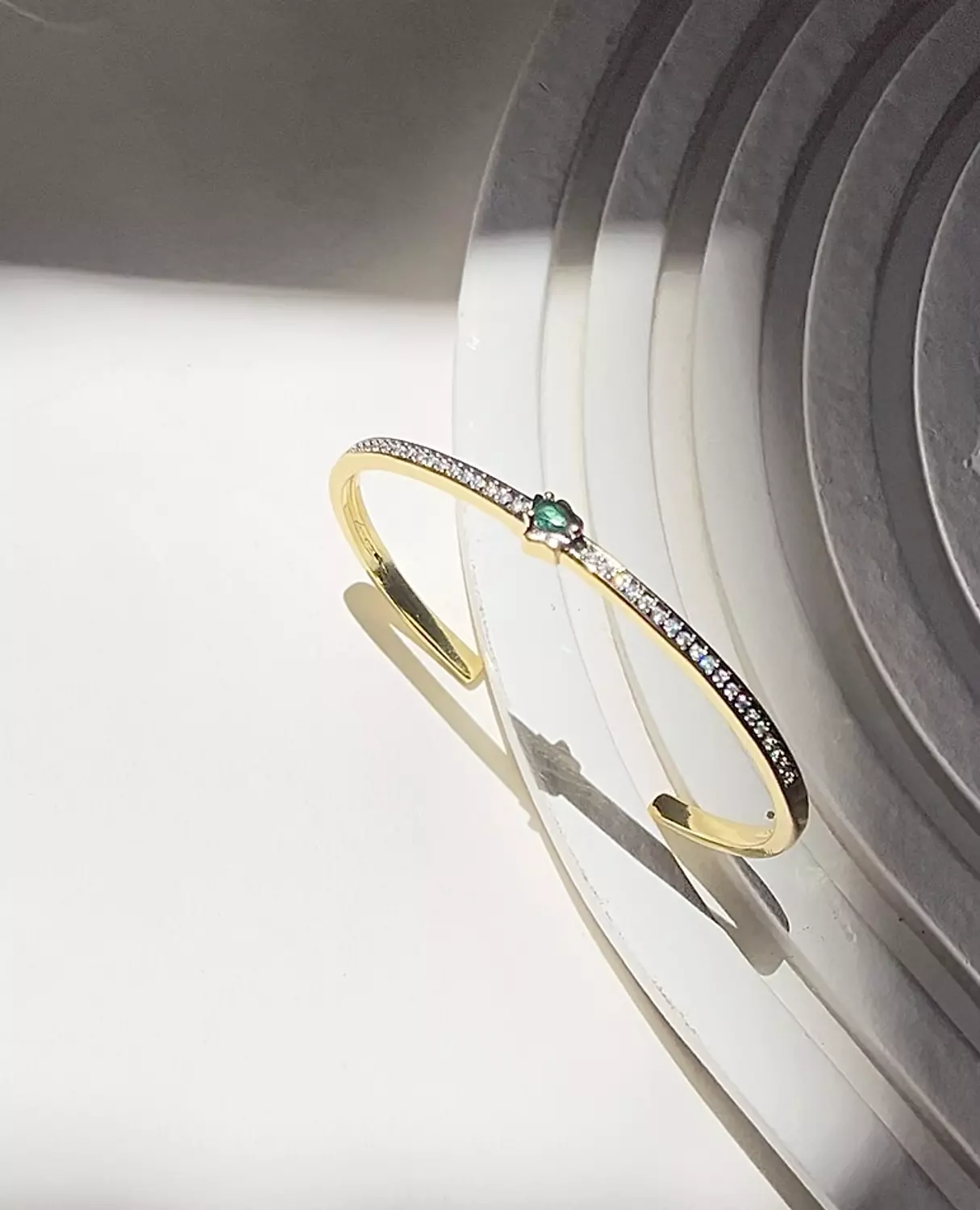Emerald bangle  image