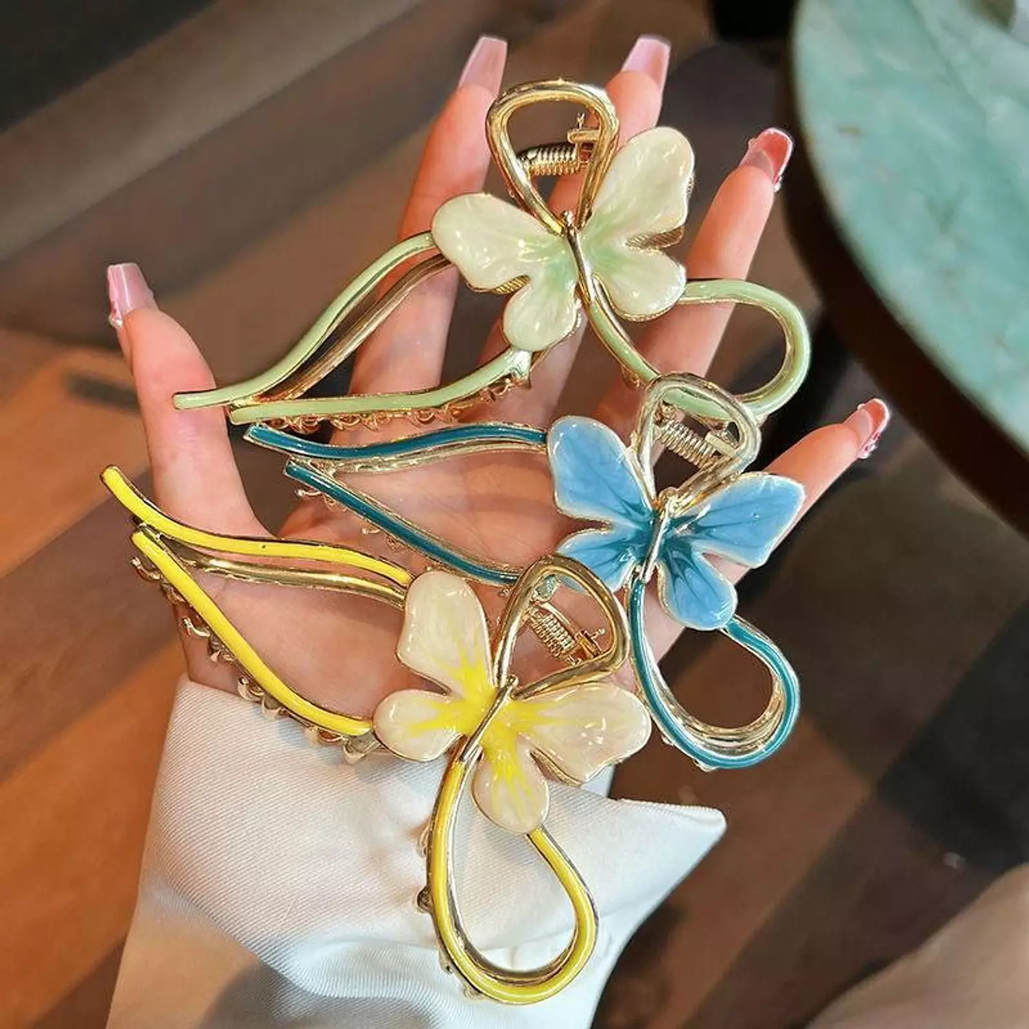 Buterfully clips 1