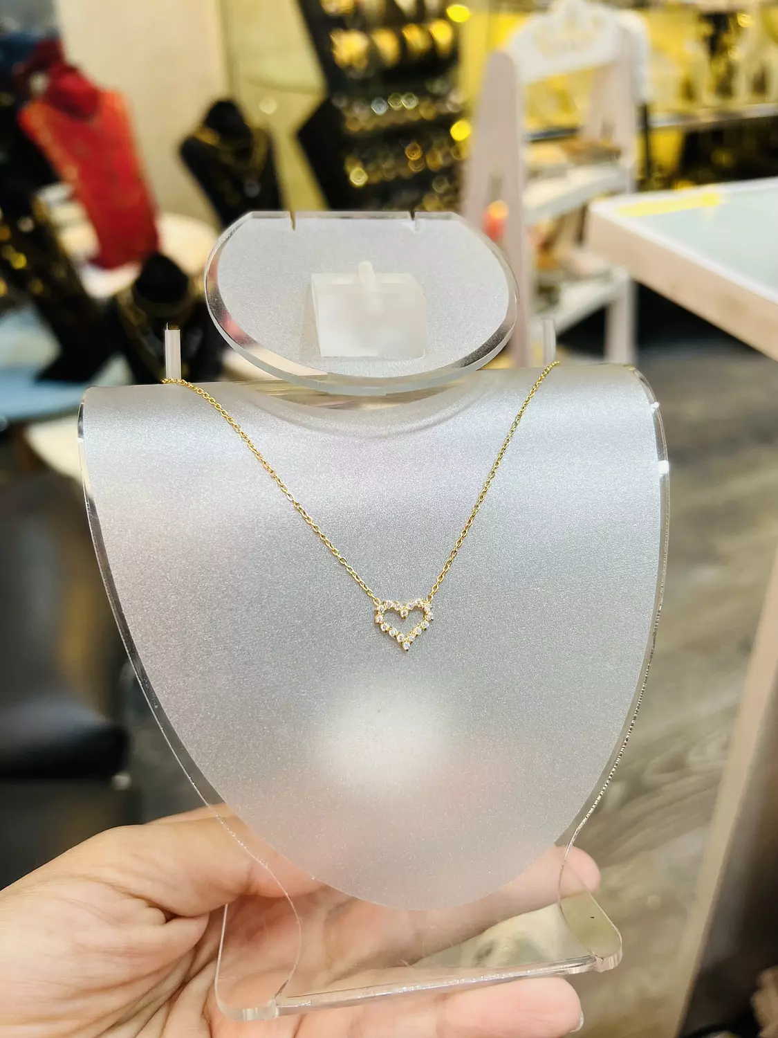 Gold heart 💛 necklace  image